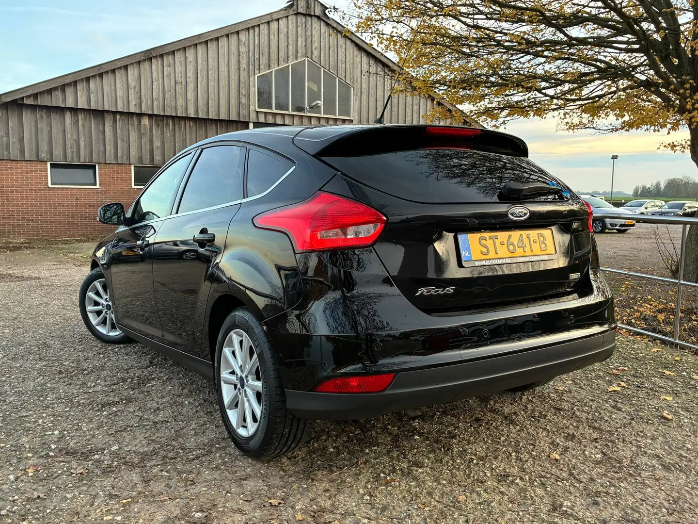 Ford Focus 1.0 Titanium | Cruise + Clima + Navi Nu € 7.975,-! Zwart - 2