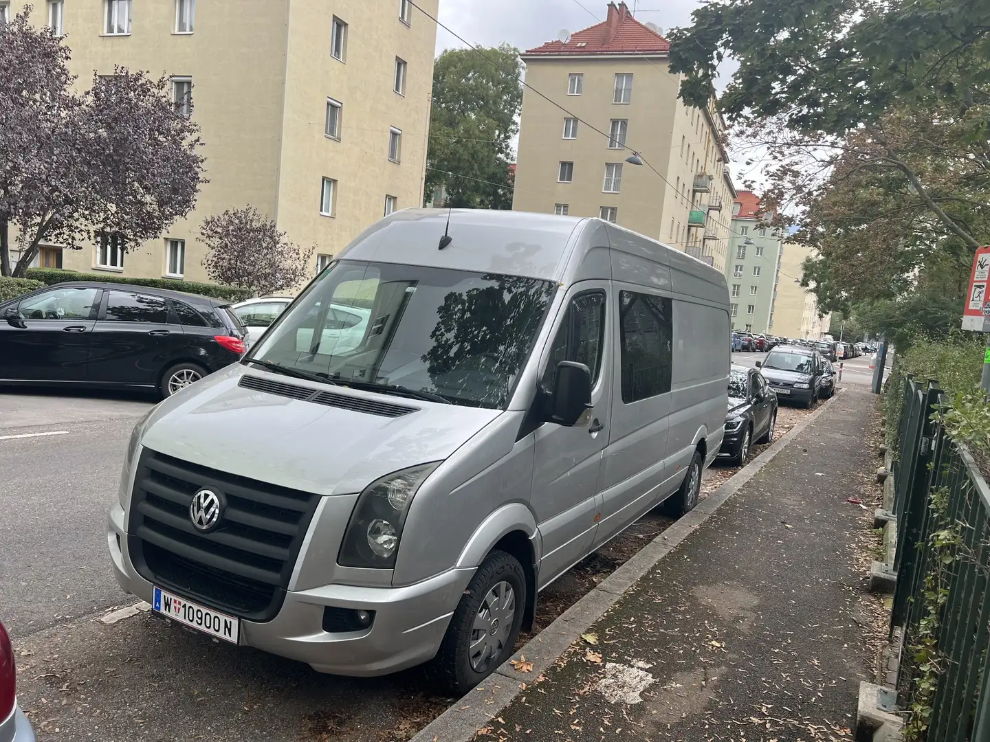 Volkswagen Crafter 35 HR-Kombi 3-3-3 LR TDI - 1
