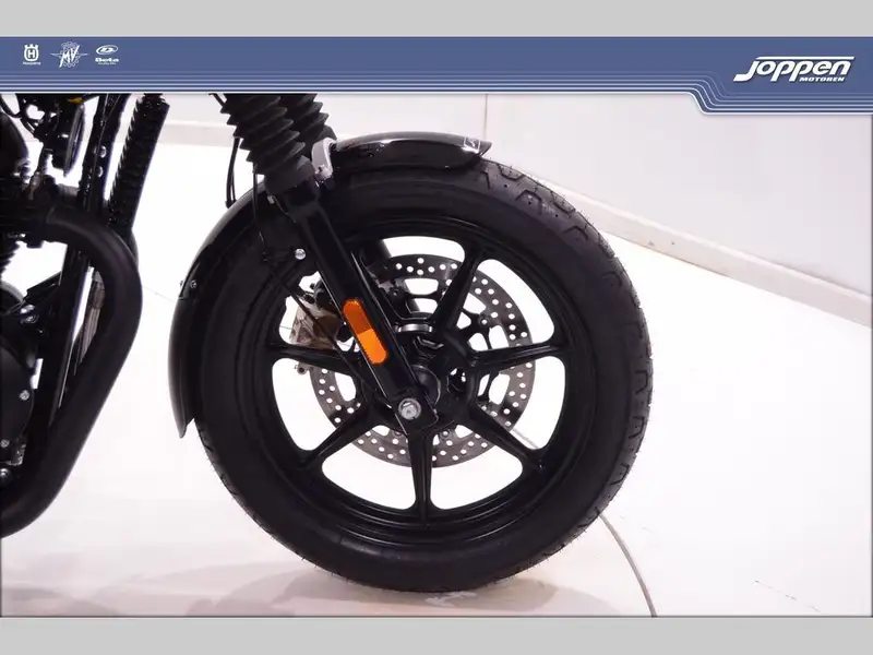 Royal Enfield Interceptor - foto 8