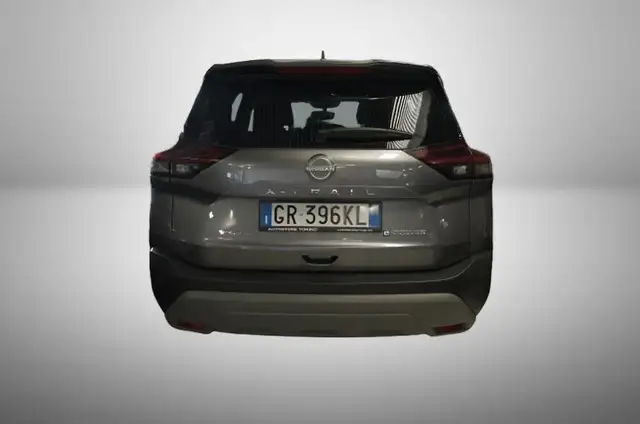 Nissan X-Trail view 3