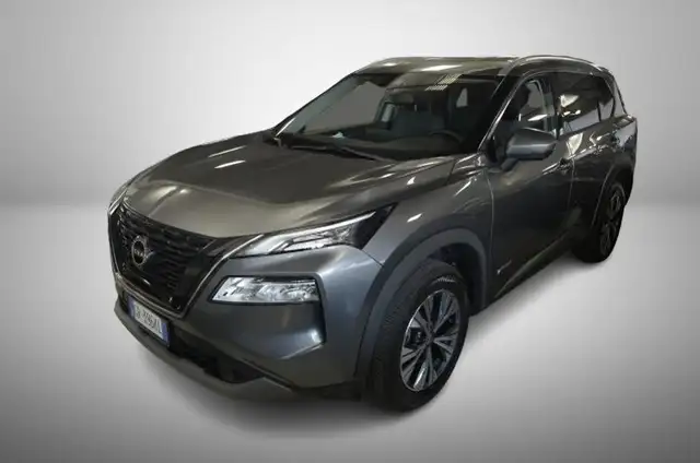 Nissan X-Trail view 4