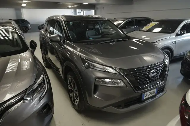 Nissan X-Trail view 6