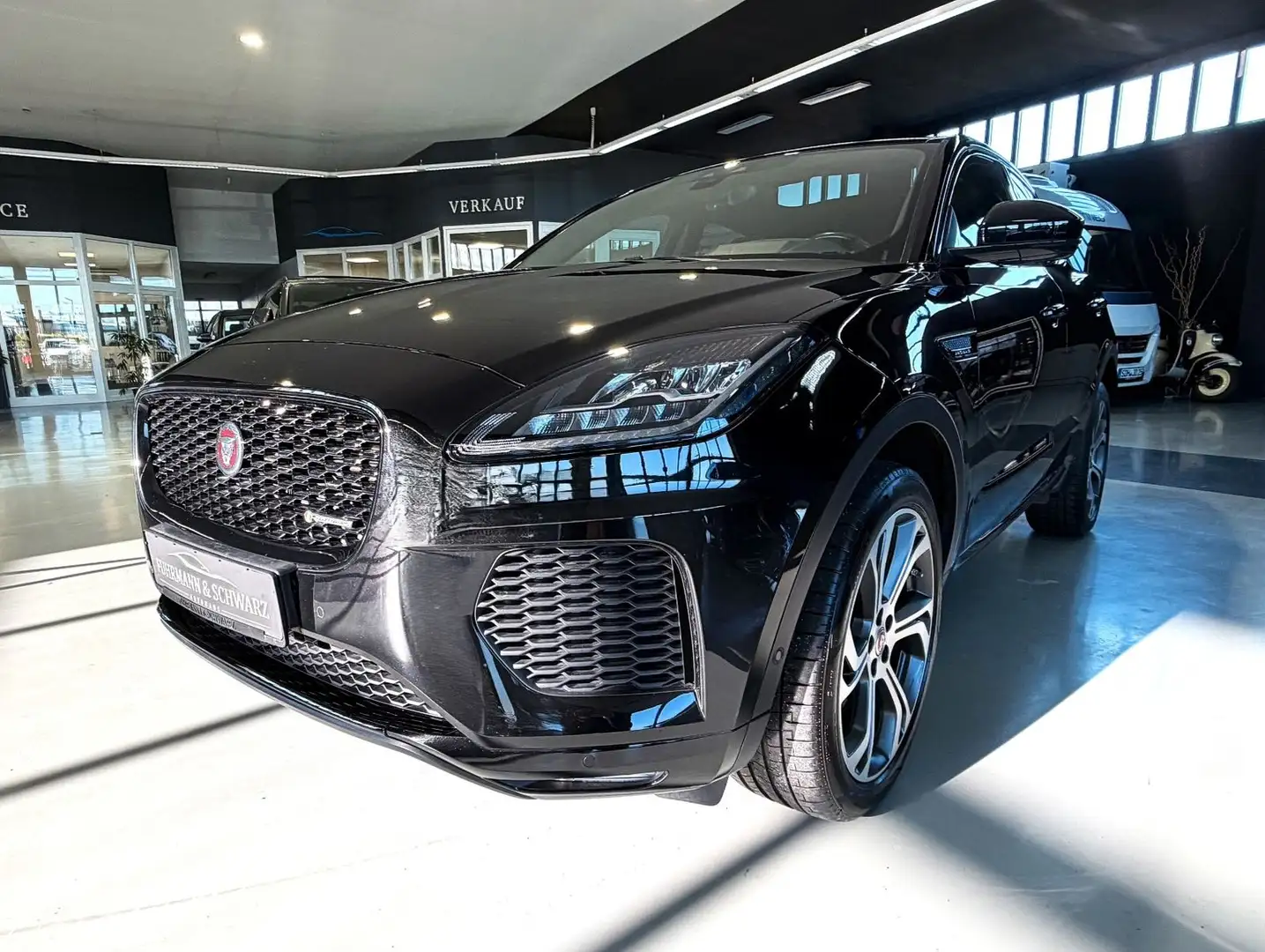 Jaguar E-Pace P250 AWD Aut.R-DynamicSport Sound+NAV+LED Noir - 1