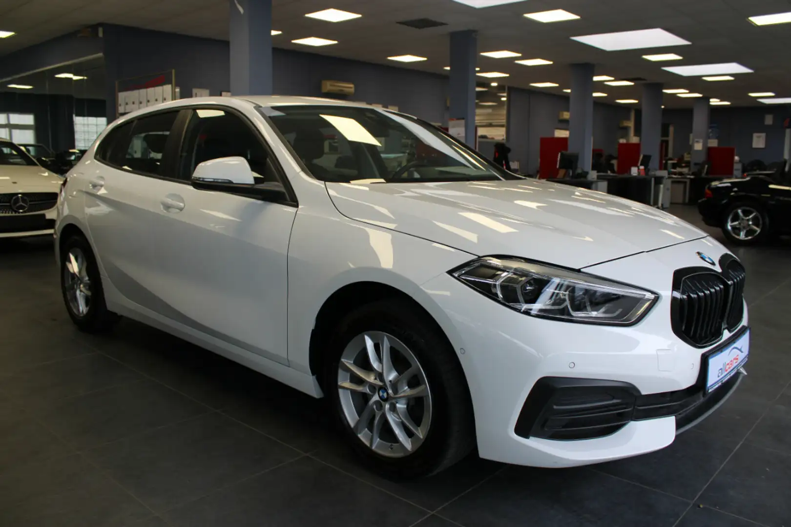 BMW 116 116d Aut. - Navi - LED - PDC - SHZ - Weiß - 1