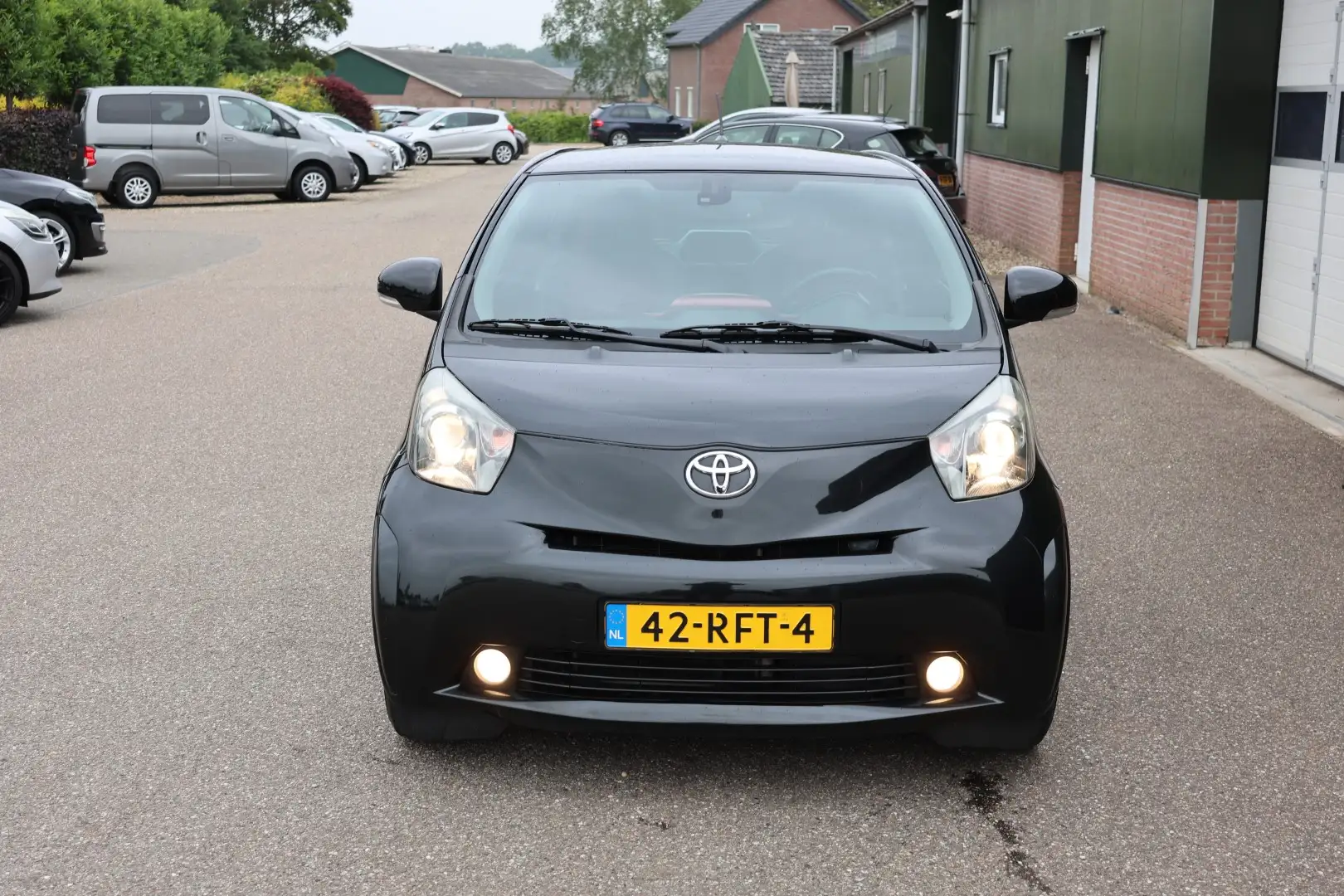 Toyota iQ 1.0 VVTi Aspiration, 100% onderhouden, Luxe uitvoe Zwart - 2