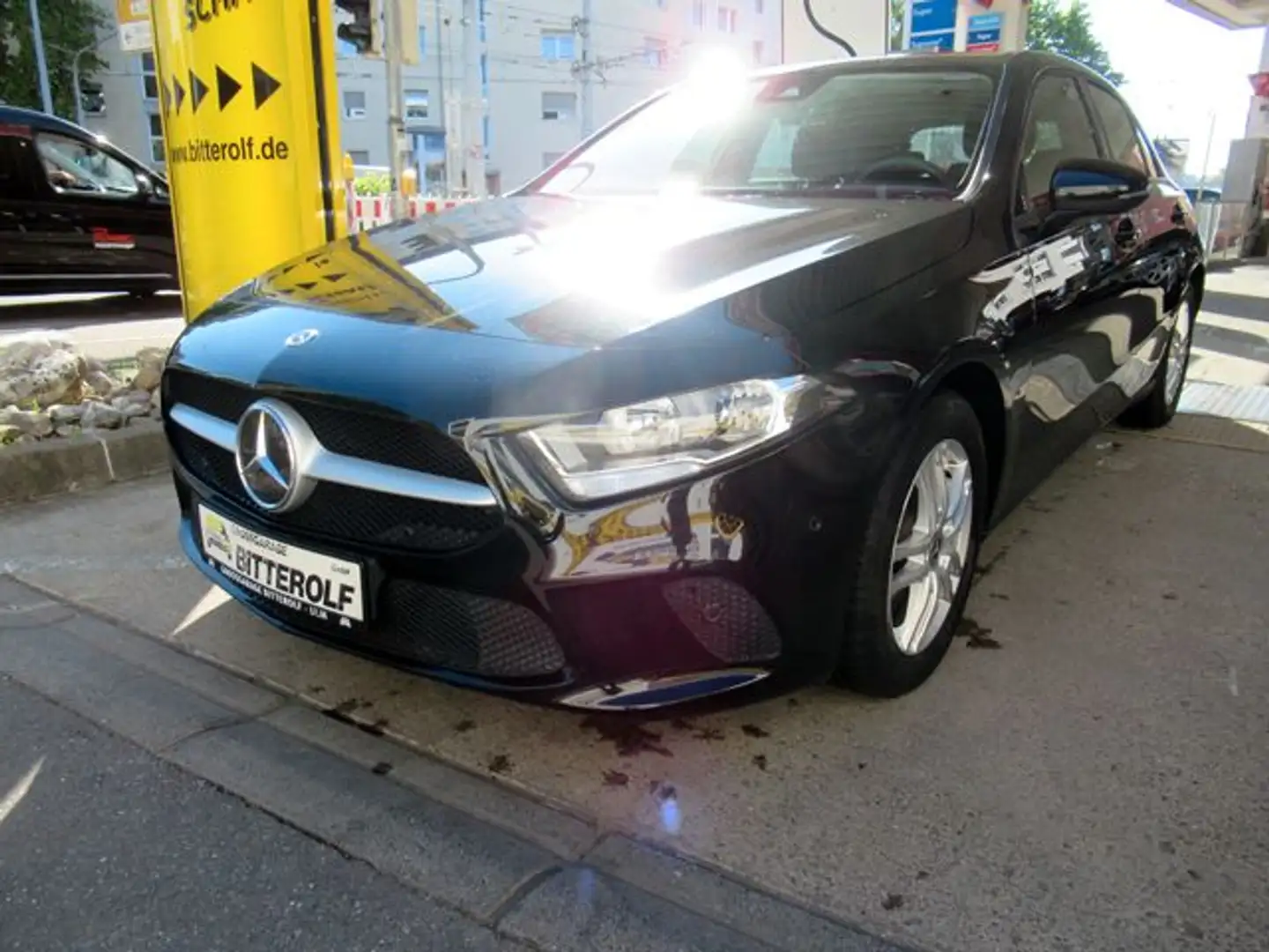 Mercedes-Benz A 200 d 8G-DCT Navi/SHZ/Parkassist Schwarz - 2