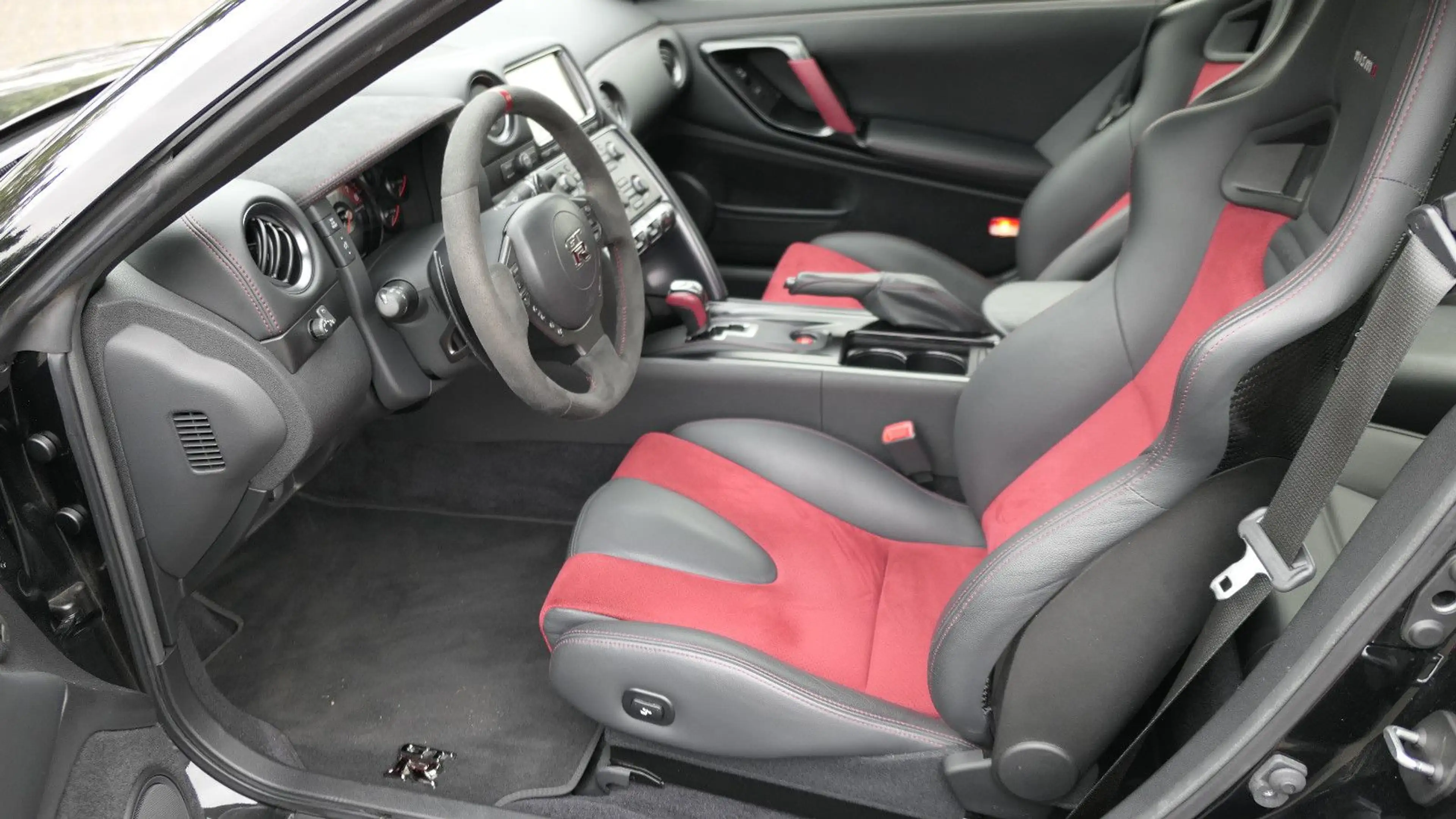Nissan GT-R Nismo — photo 13