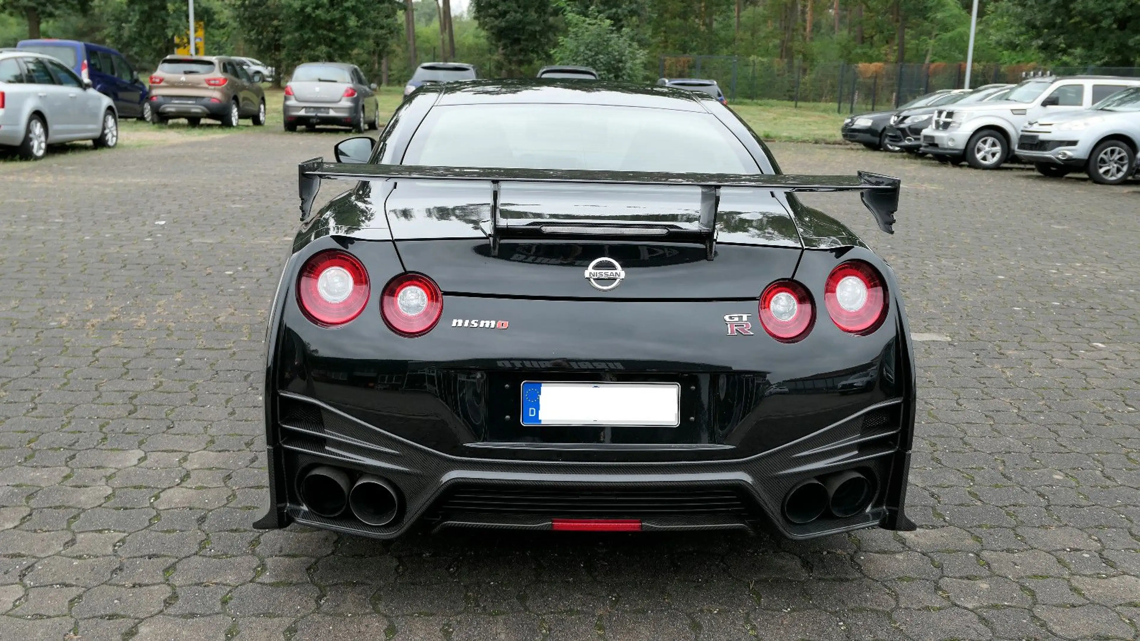 Nissan GT-R Nismo — photo 4