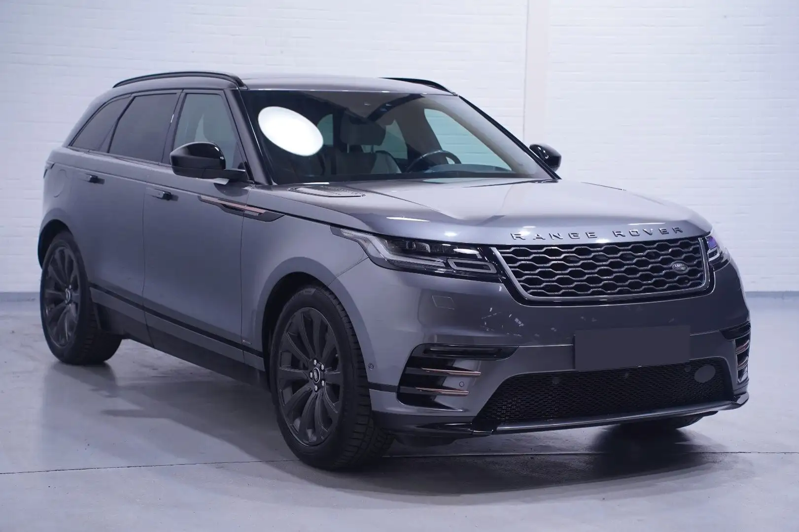 Land Rover Range Rover Velar R-Dynamic S Grijs - 1