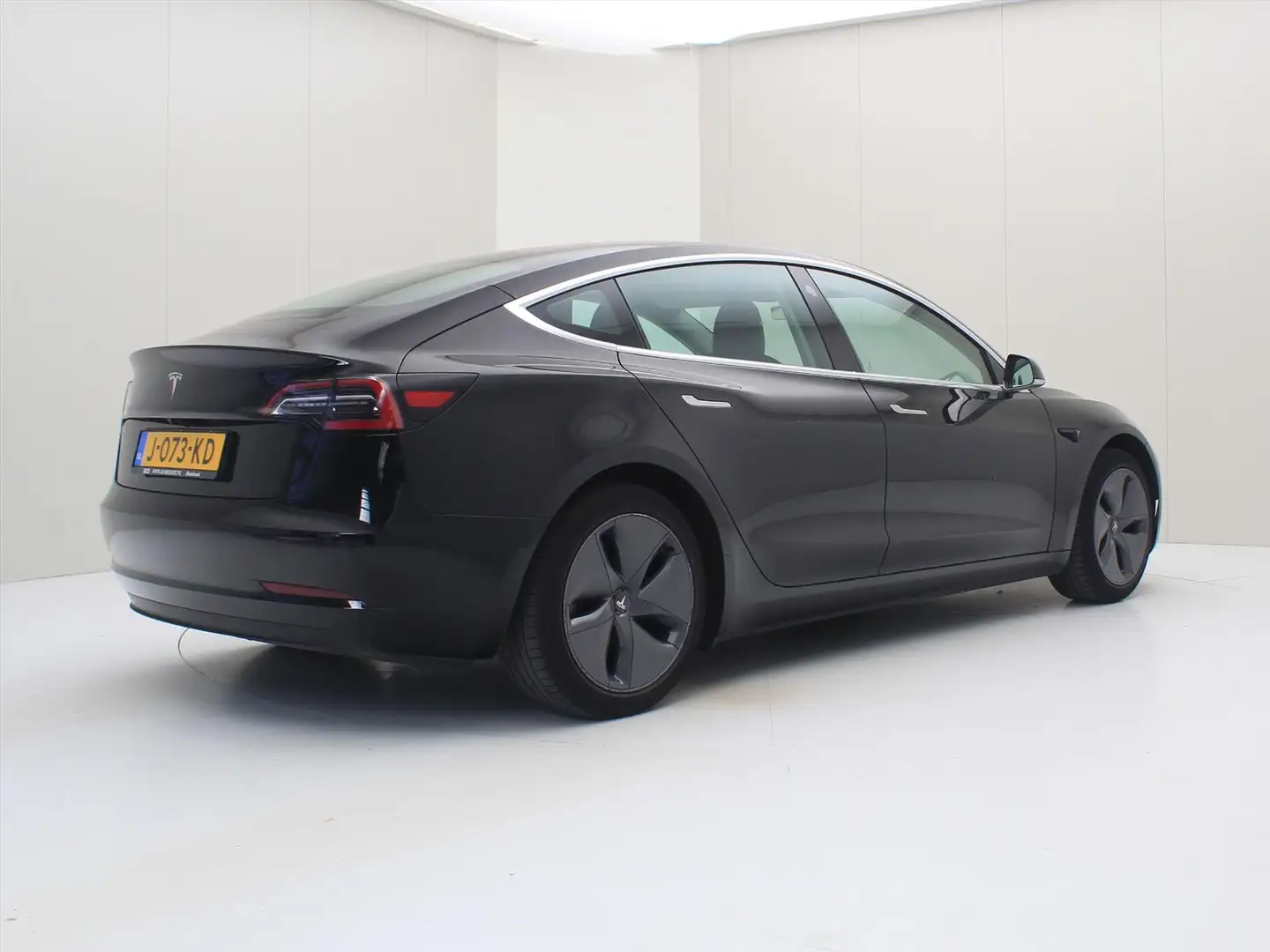Tesla Model 3 Standard RWD Plus [ AUTOPILOT+60 kWh+PREMIUM AUDIO Zwart - 2