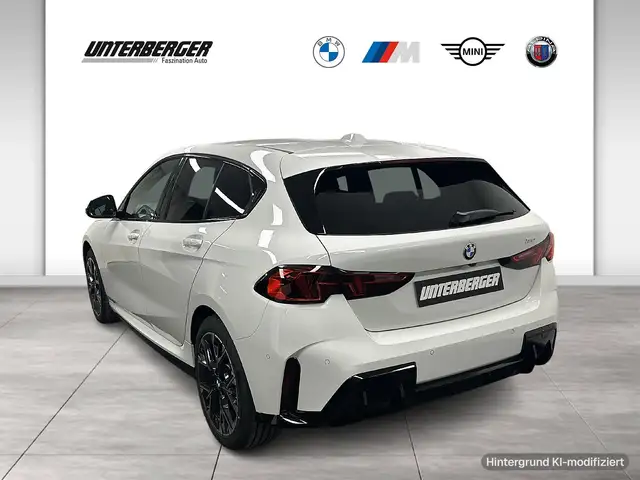 BMW 1 Series view 4
