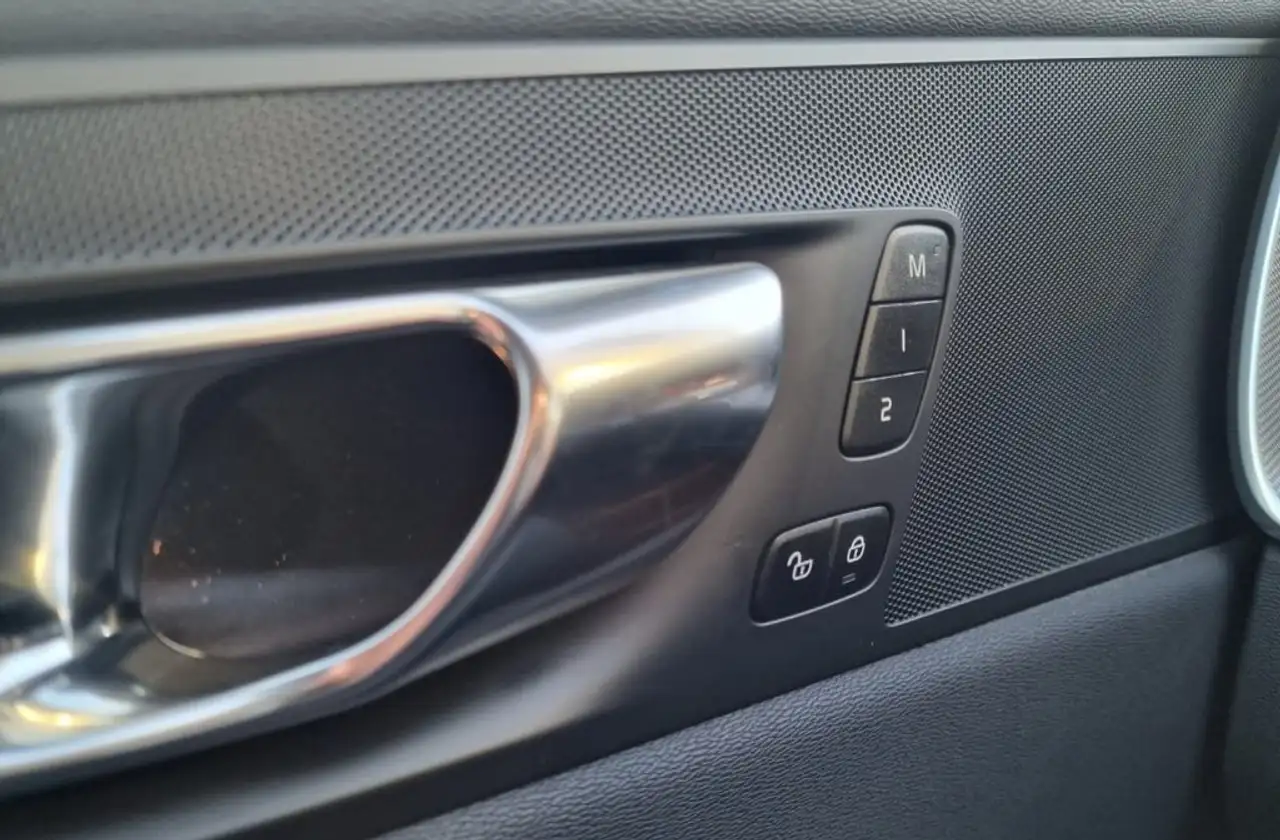 Volvo XC60 B4 automatico Plus Dark IVA ESPOSTA, миниатюра 15