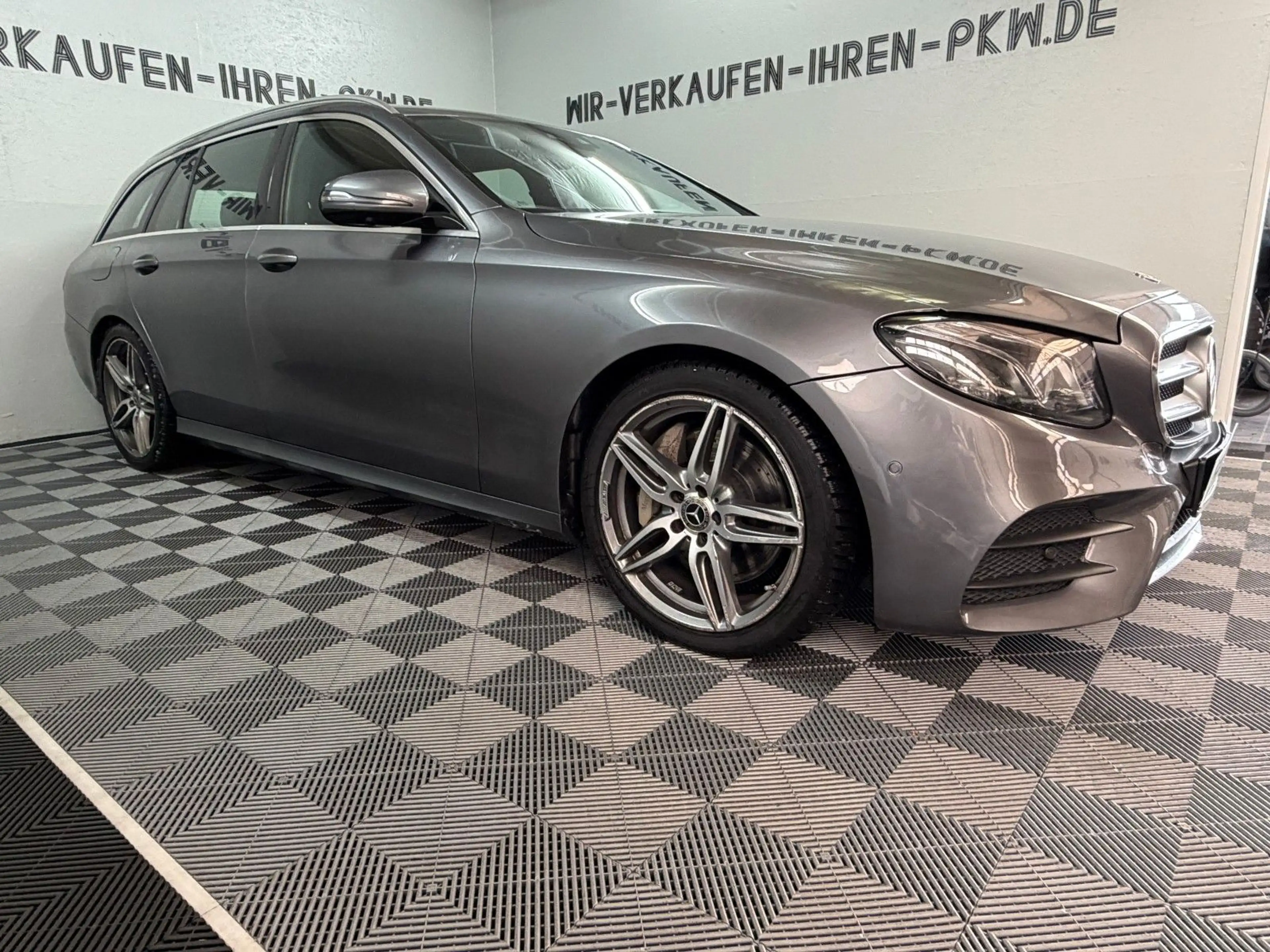 Mercedes-Benz E 350 d E T-Modell AMG Line 360°Wide°TÜV 08-27 — photo 8