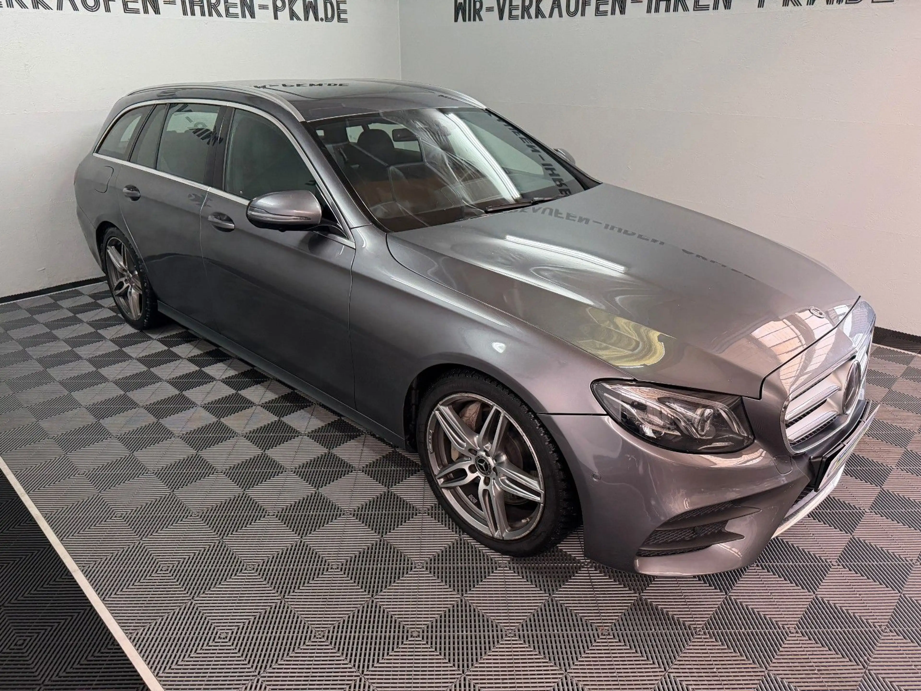 Mercedes-Benz E 350 d E T-Modell AMG Line 360°Wide°TÜV 08-27 — photo 4