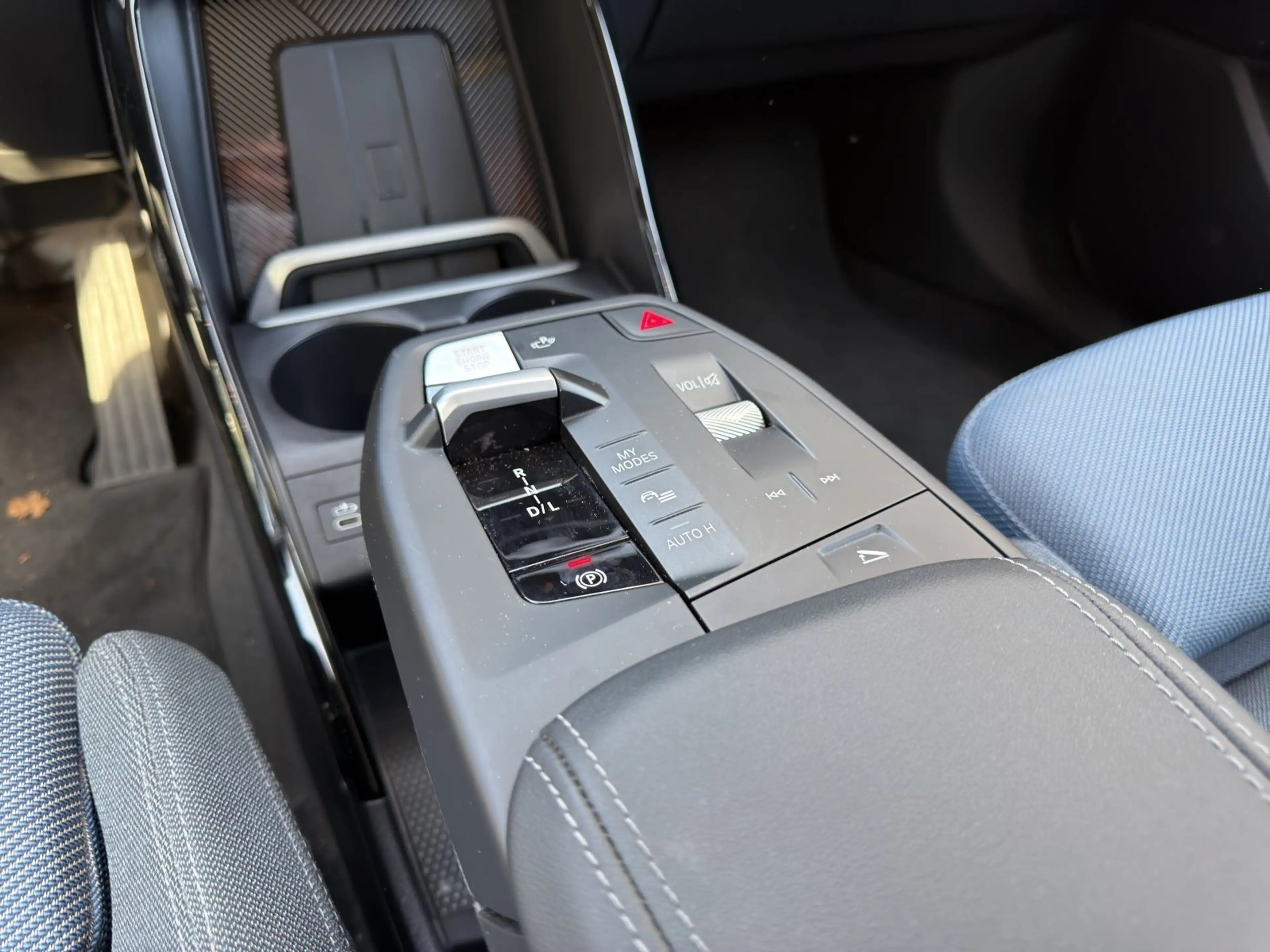 BMW 220 i Active Tourer AHK.|Sportsitze|ParkingAss. — photo 12