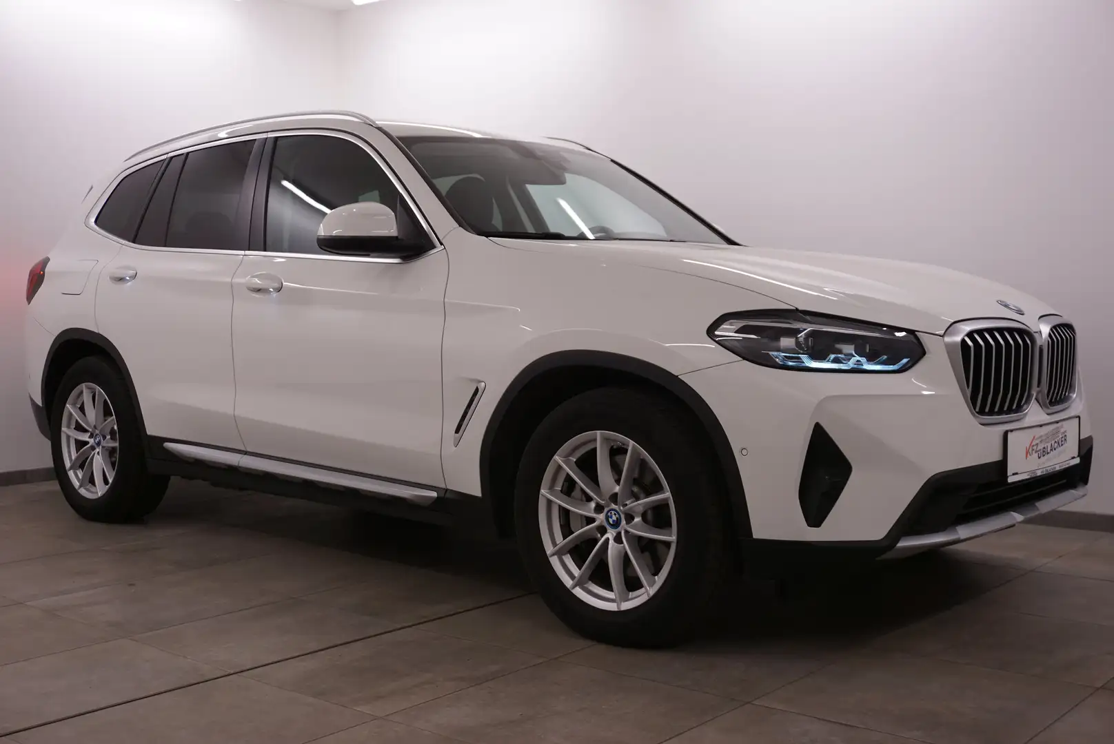 BMW X3 xDrive 30e// Sitze elektr. Memory//Head-up Display Weiß - 1