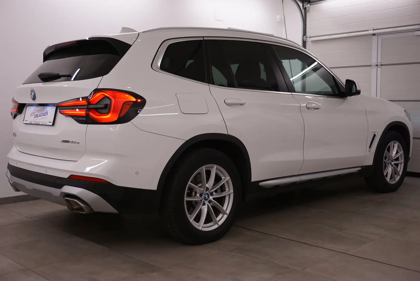 BMW X3 xDrive 30e// Sitze elektr. Memory//Head-up Display Weiß - 2
