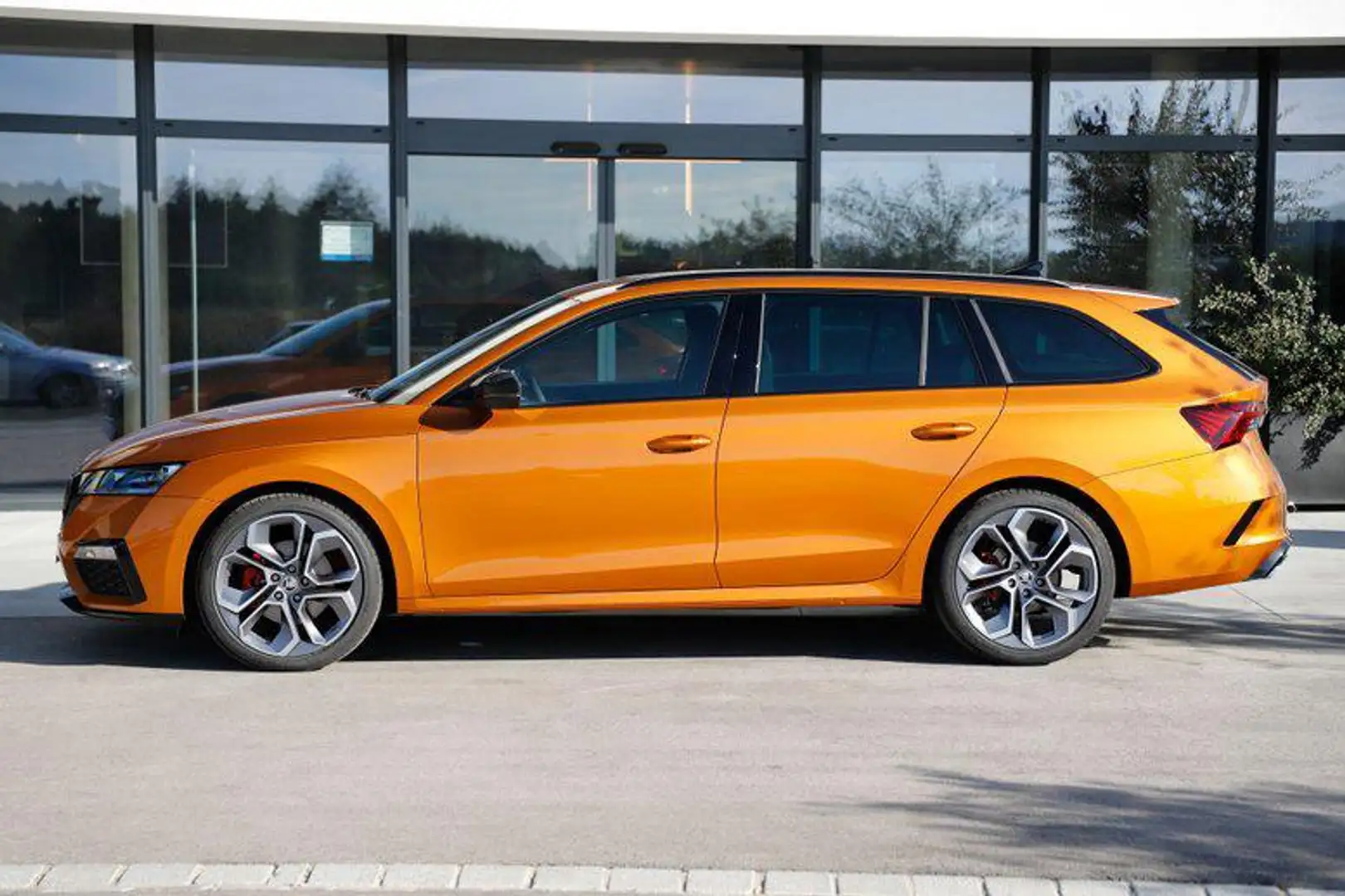 Skoda Octavia Combi RS 2.0 TDI 7-Gang DSG 147 kW (200 PS), Au... Orange - 2