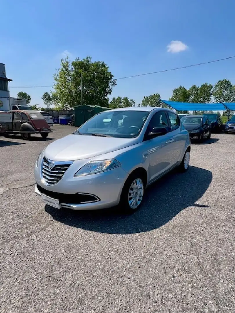 Lancia Ypsilon 1.2 69 CV 5 porte S&S Silver+NEOPATENTATI Argento - 2