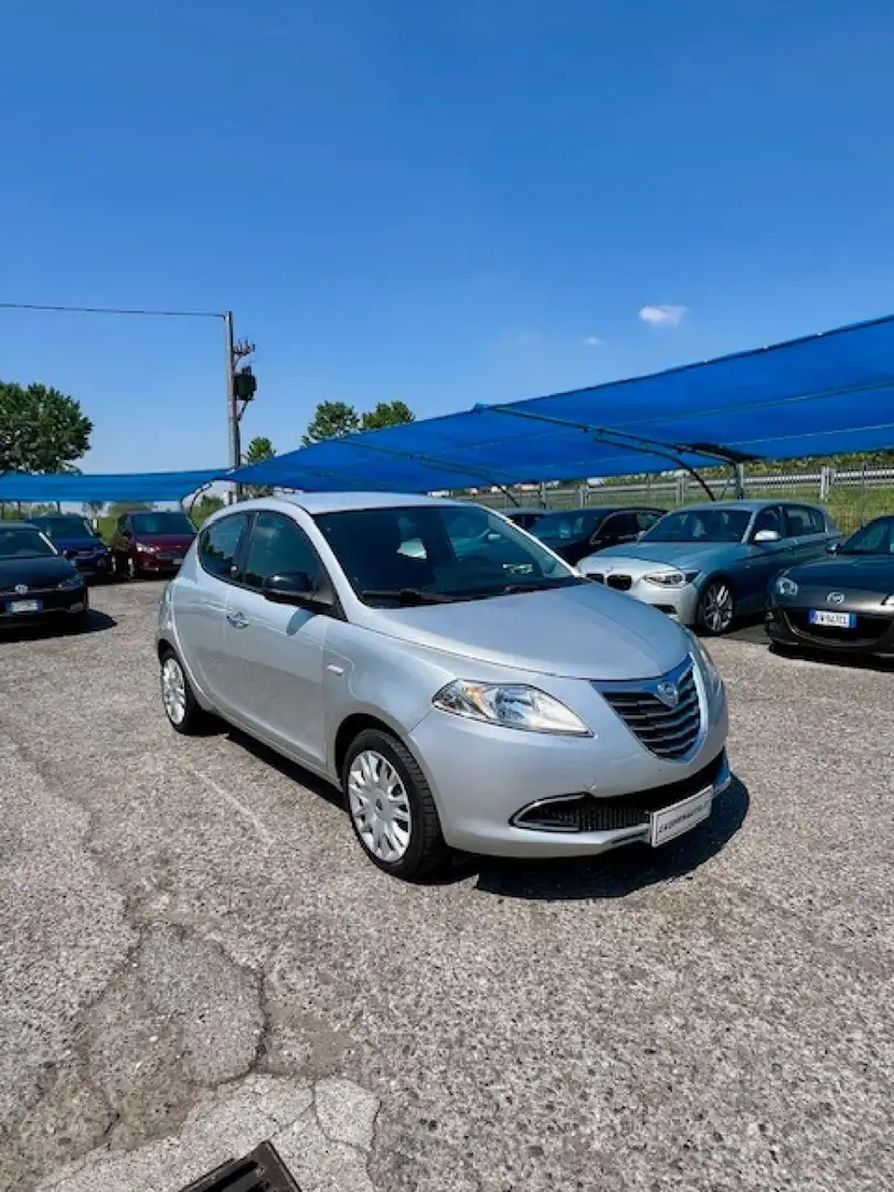 Lancia Ypsilon 1.2 69 CV 5 porte S&S Silver+NEOPATENTATI Argento - 1