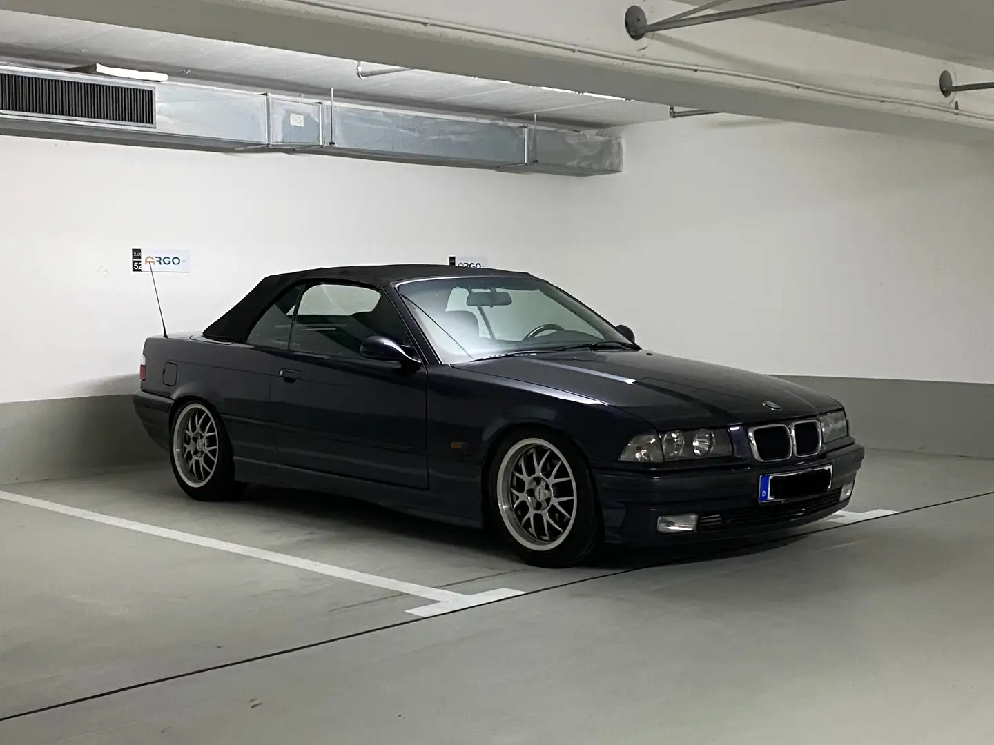 BMW 318 318i Cabrio e36 1996 +++ Vollleder Fialová - 1