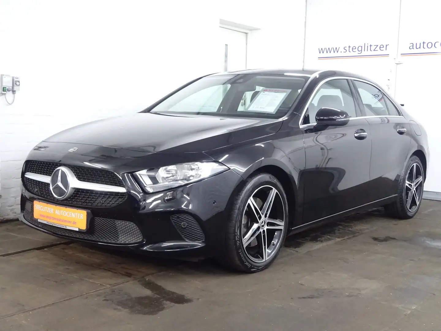 Mercedes-Benz A 220 d Lim. Progressive 8G MBUX/KEY/Navi/PDC/Tempo/SHZ Black - 1