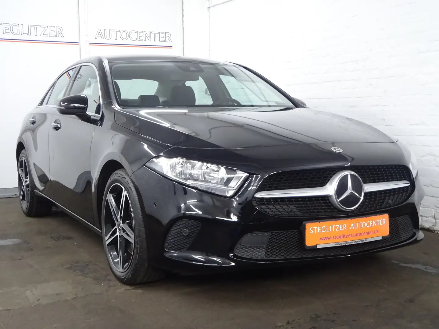 Mercedes-Benz A 220 d Lim. Progressive 8G MBUX/KEY/Navi/PDC/Tempo/SHZ Black - 2