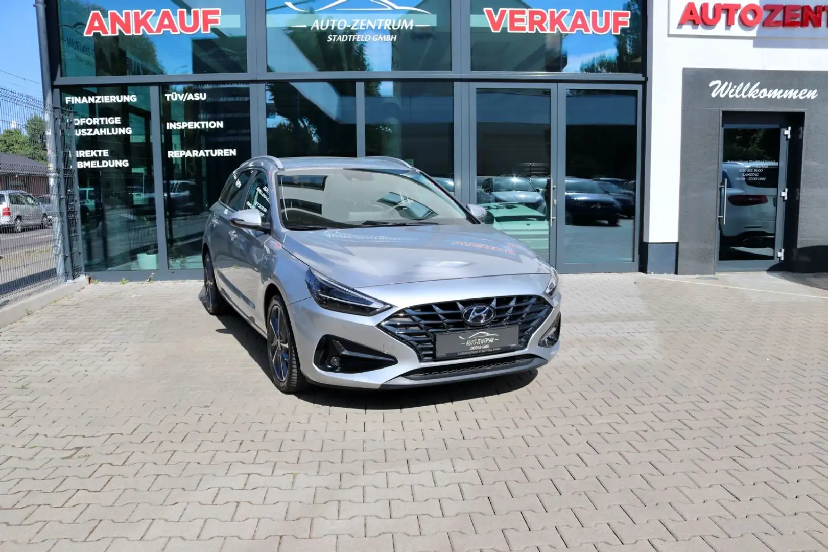Hyundai i30 cw Prime Mild-Hybrid Navi Klima SHZ LED DAB Zilver - 1