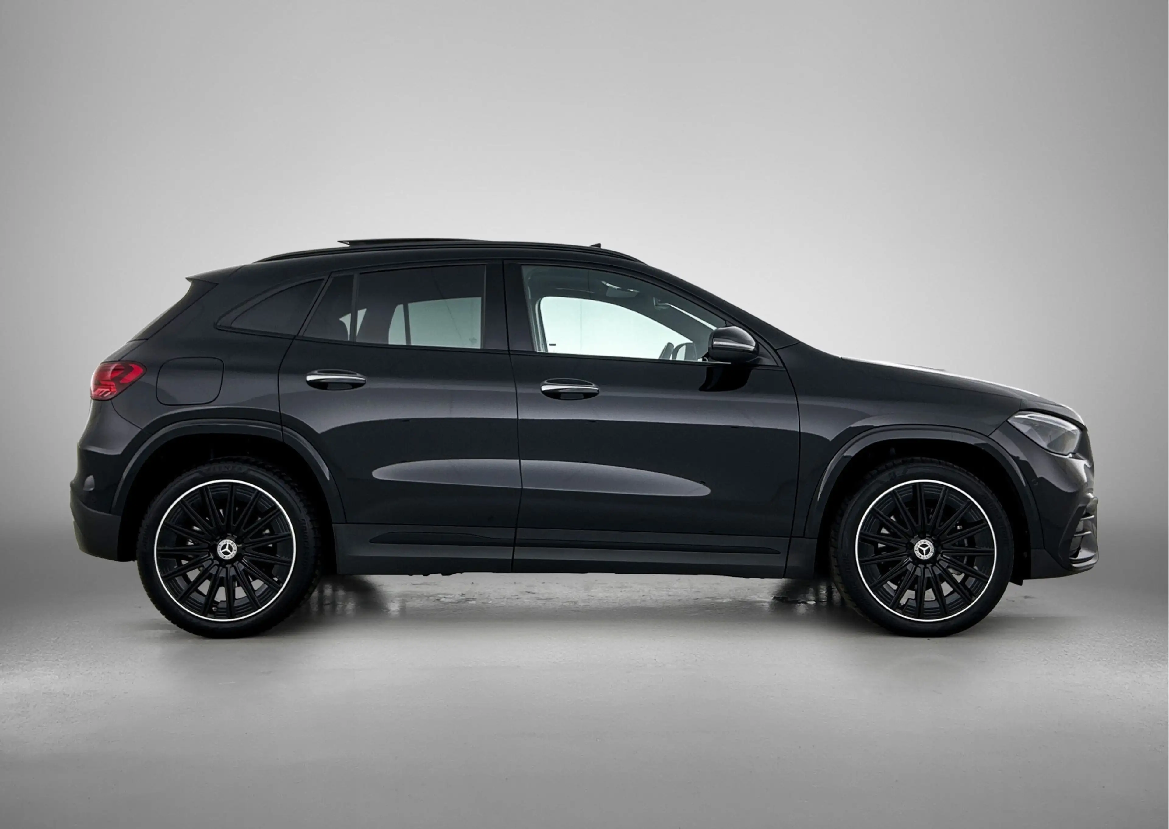 Mercedes-Benz GLA 250 e Star Edition AMG Line aug-26 | Panoramadak | 20 — photo 14