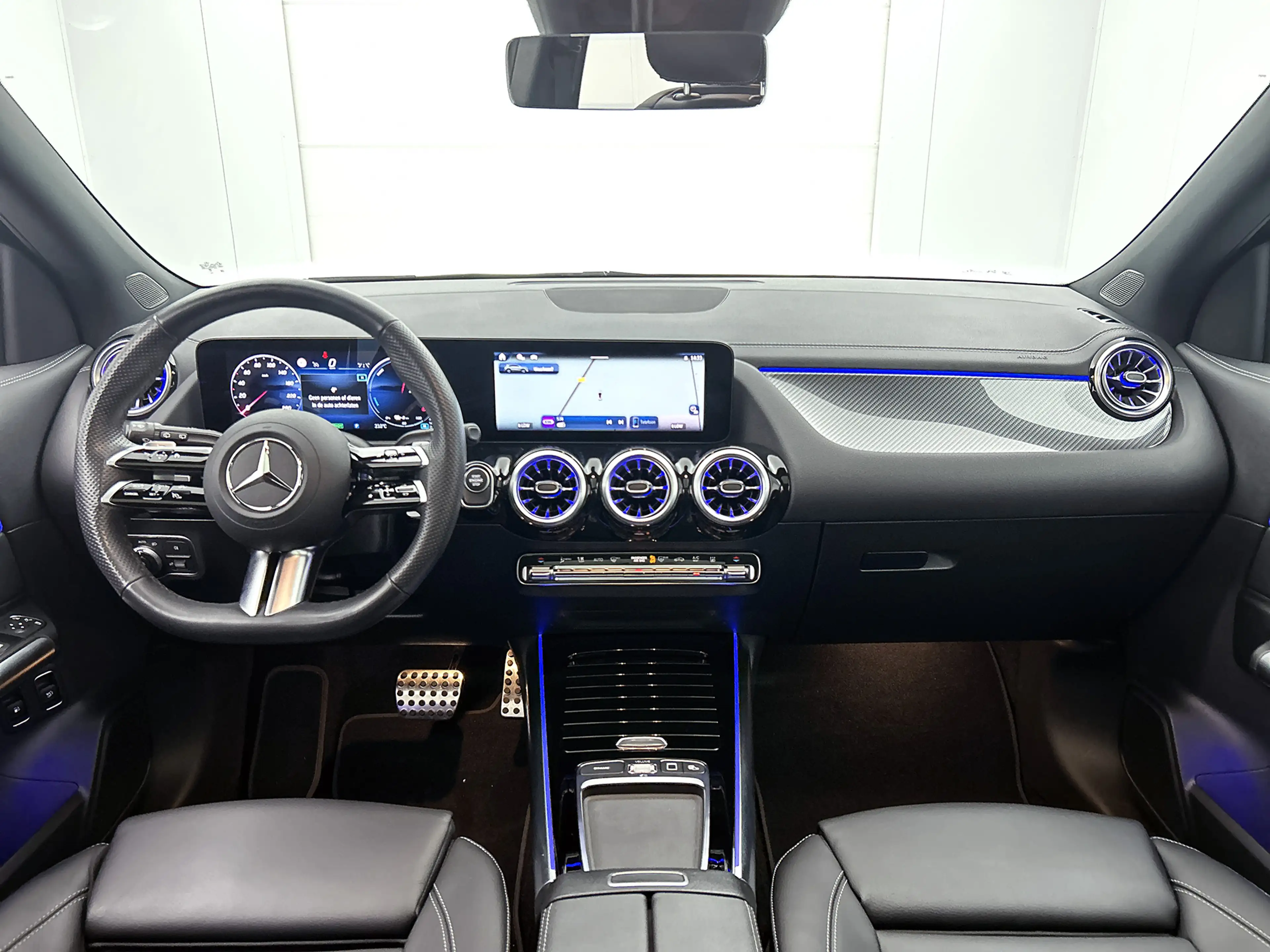 Mercedes-Benz GLA 250 e Star Edition AMG Line aug-26 | Panoramadak | 20 — photo 5