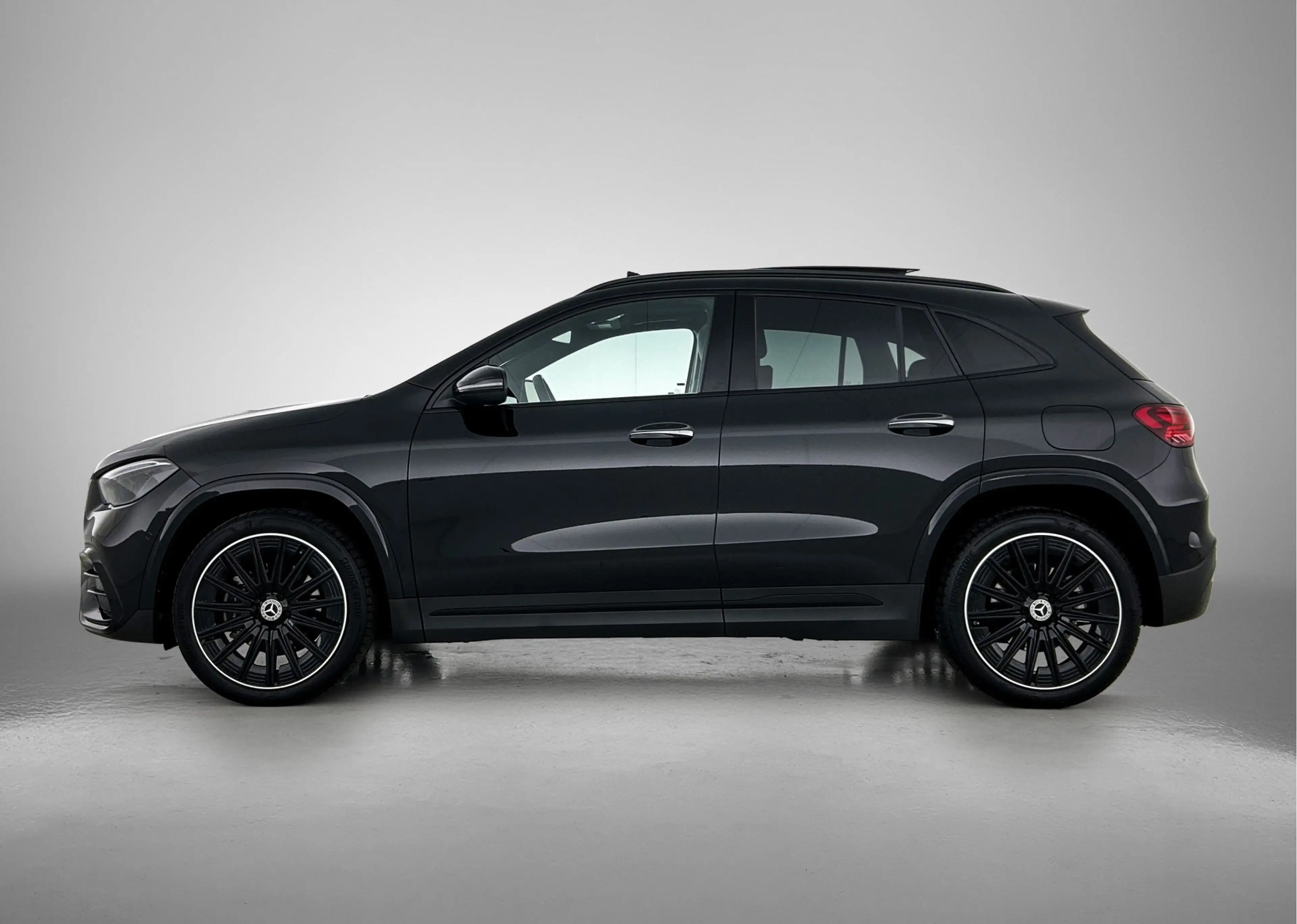 Mercedes-Benz GLA 250 e Star Edition AMG Line aug-26 | Panoramadak | 20 — photo 3