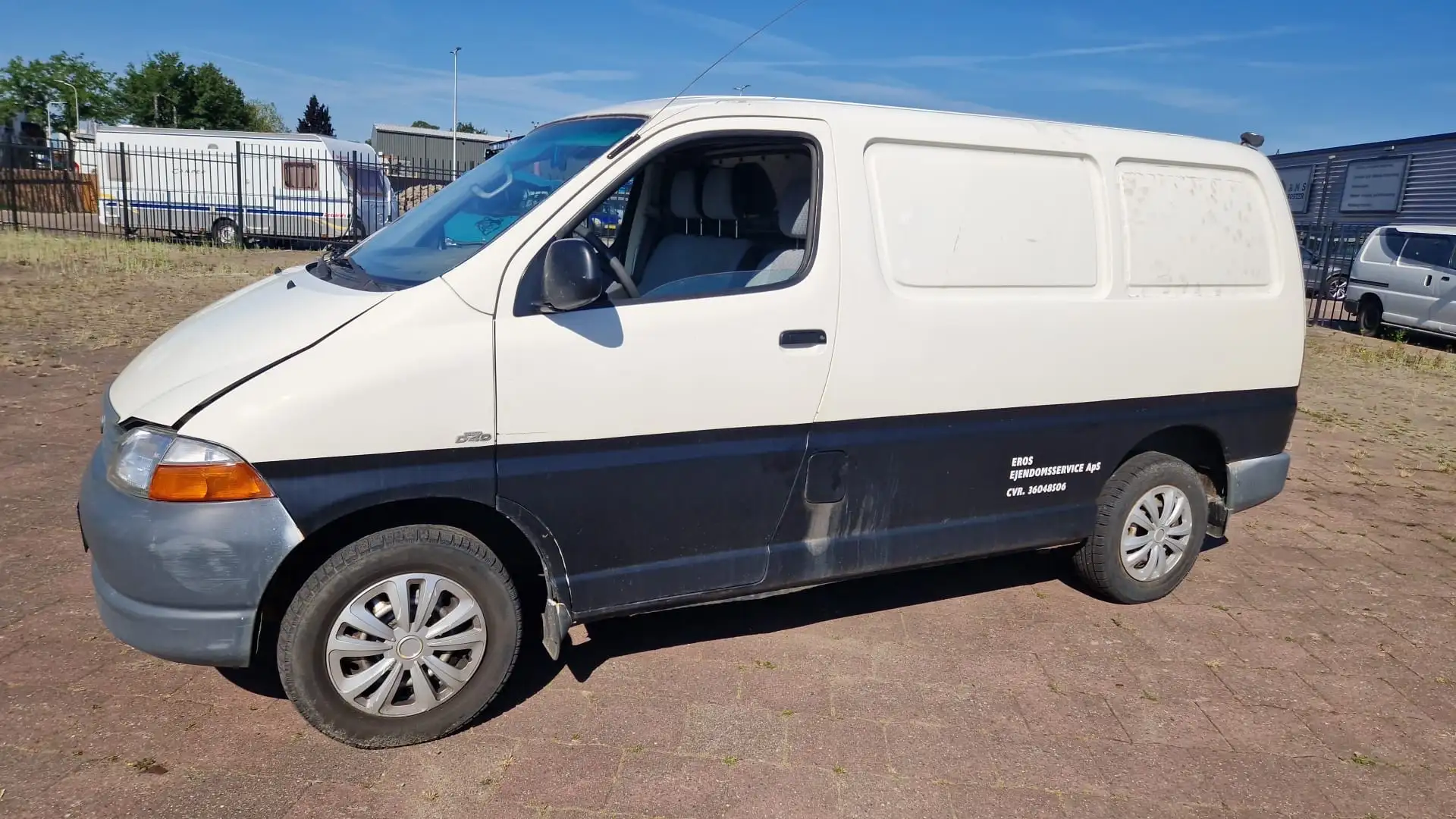 Toyota Hiace DVD - 1