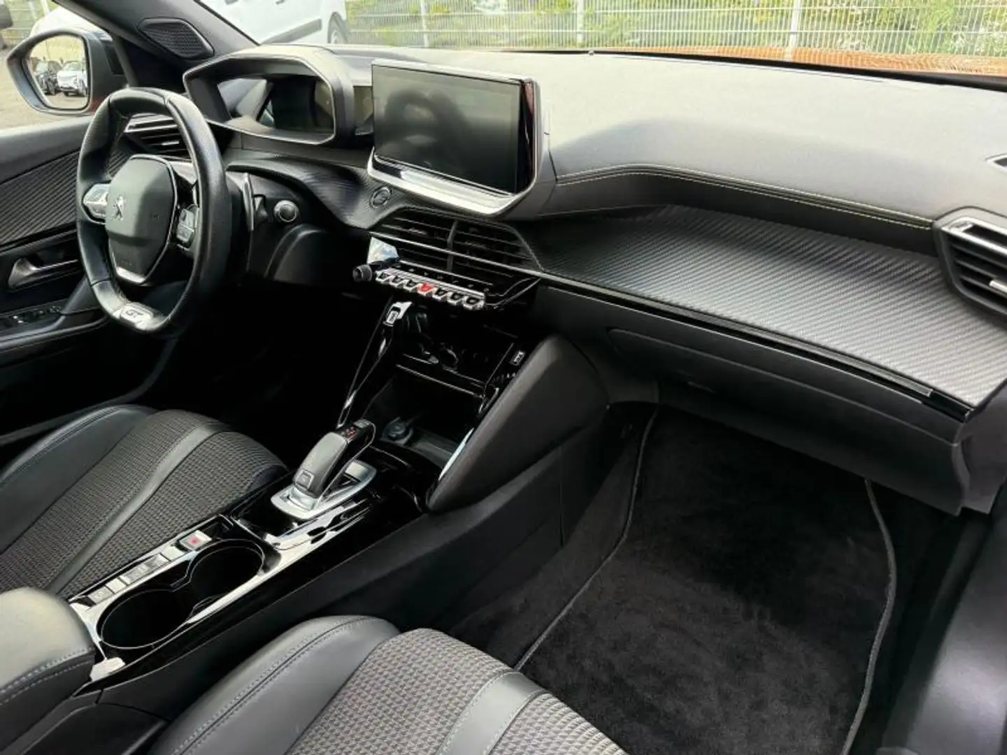 Peugeot 2008 GT / EAT8 / 1.5 BlueHDi Oranje - 2