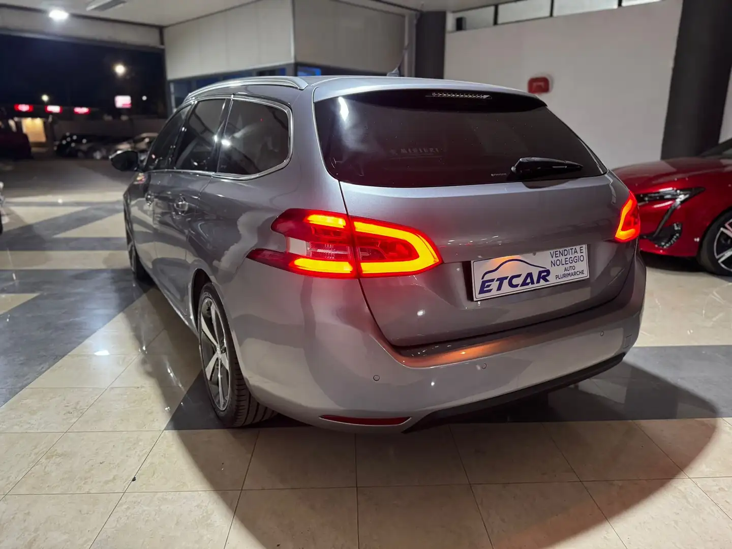 Peugeot 308 308 II 2013 SW SW 1.6 bluehdi GT Line s Grijs - 2