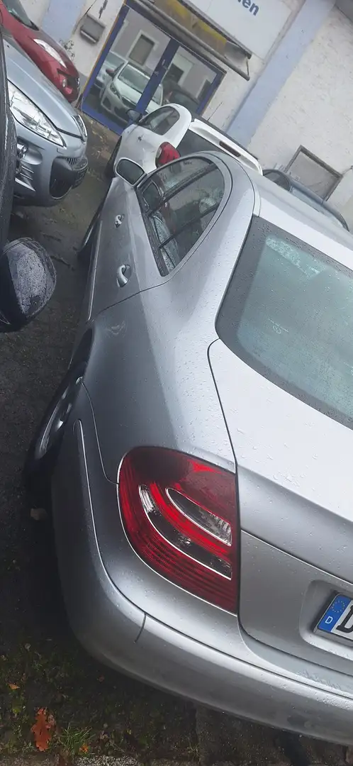 Mercedes-Benz E 200 E-Klasse CDI Bestzustand viele Extras Silber - 2