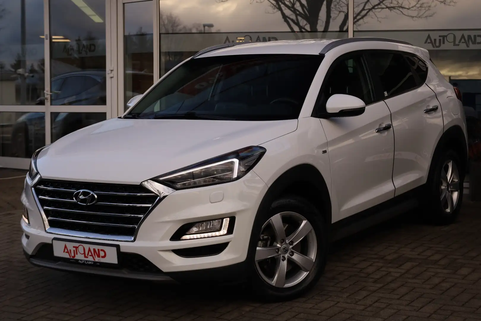 Hyundai TUCSON 2.0 AWD Fernlichtassistent Navi AHK 360° Alb - 2