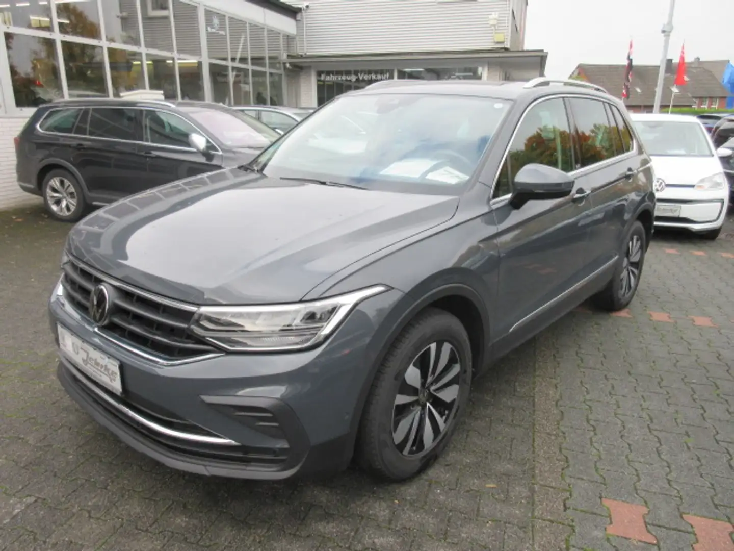 Volkswagen Tiguan MOVE 2.0 TDI DSG NAVI AHK LED KAMERA ALU APS SITZHEIZUNG CLIMATRONIC Grau - 1