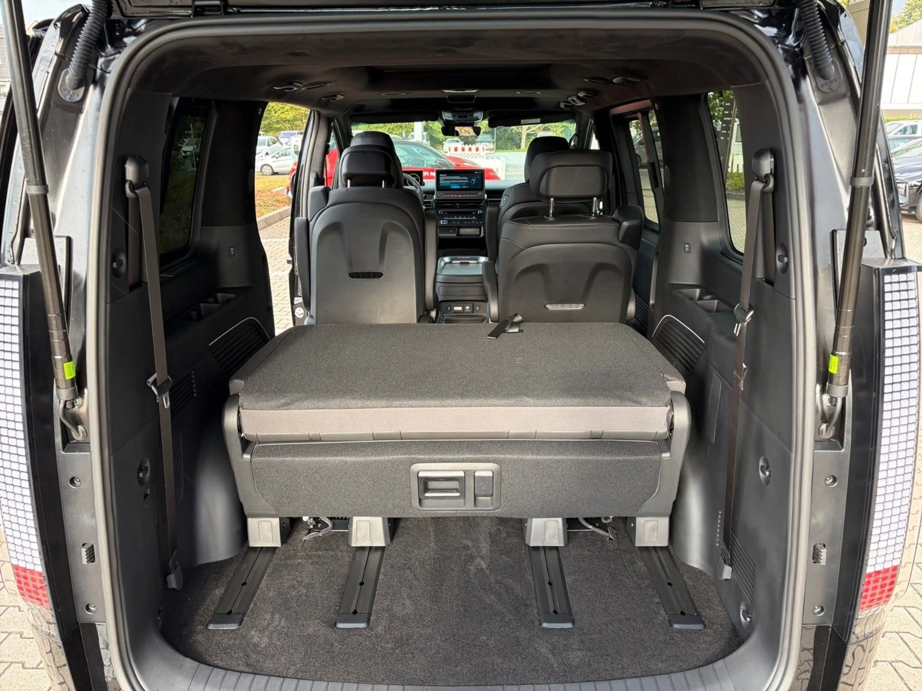 Hyundai STARIA Elektro 84kWh/800V Calligraphy 360°Kamera — photo 10