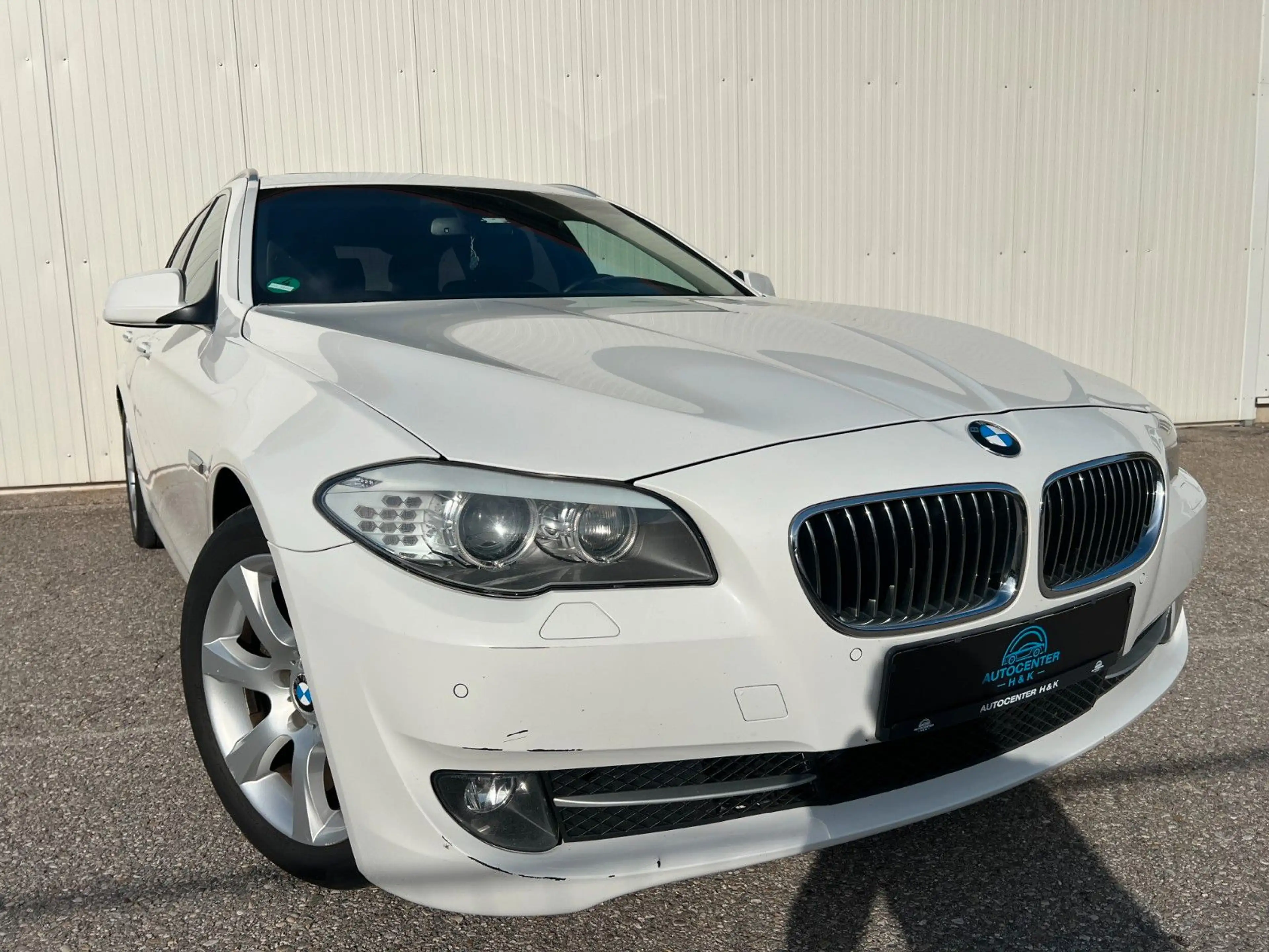 BMW 523 i Touring Aut. *XENON*NAVI*LEDER*PANO*AHK*