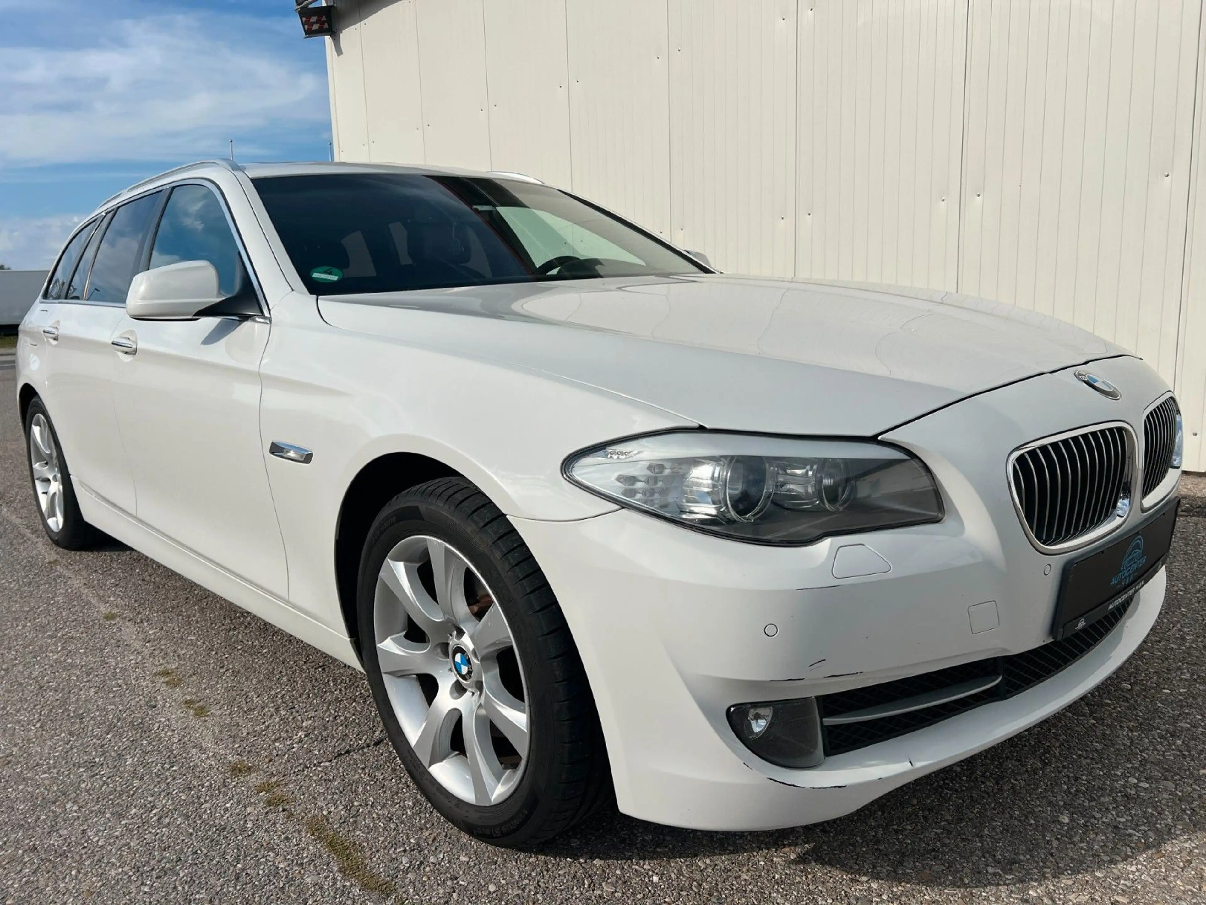 BMW 523 i Touring Aut. *XENON*NAVI*LEDER*PANO*AHK* — photo 2
