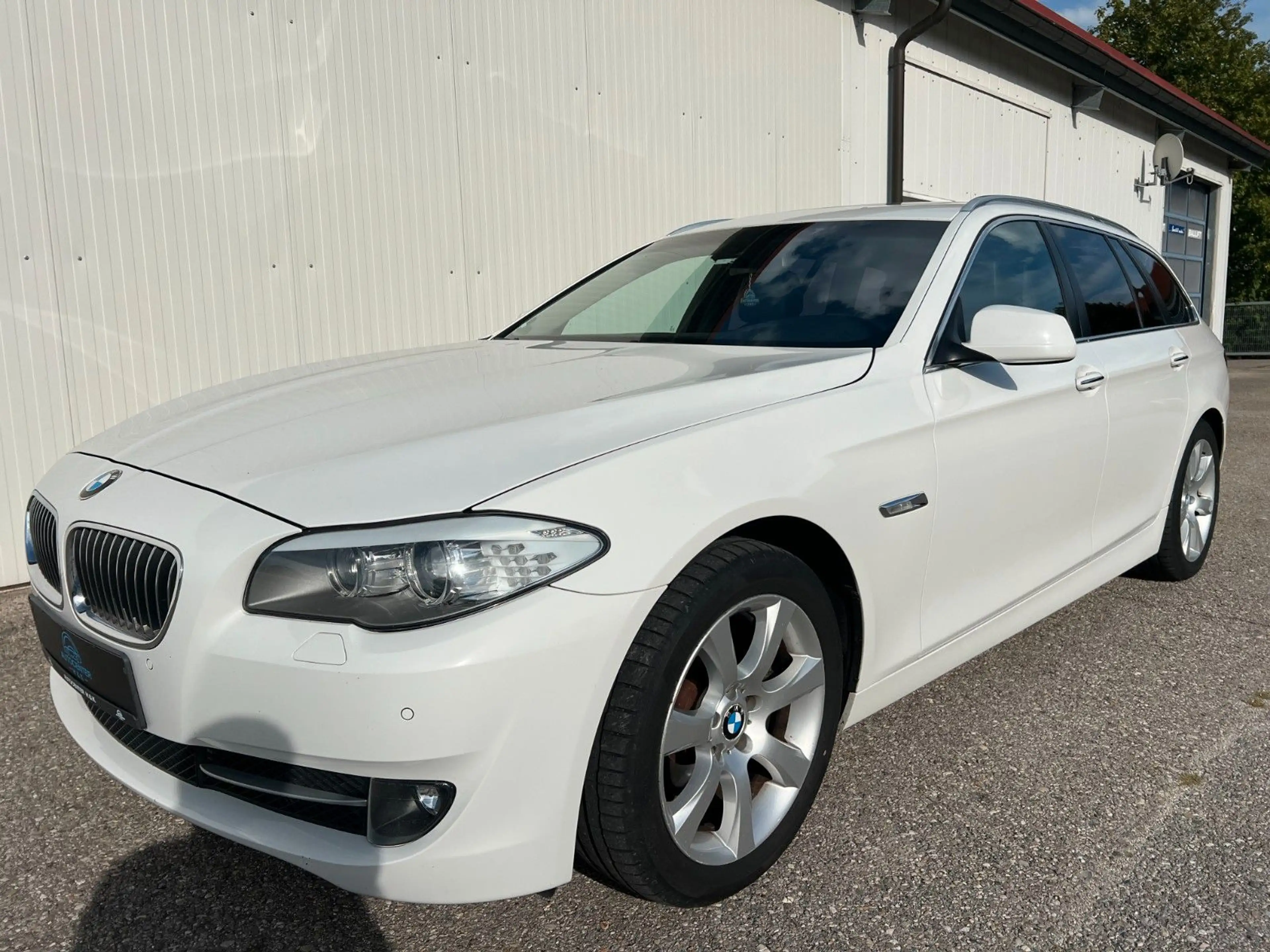 BMW 523 i Touring Aut. *XENON*NAVI*LEDER*PANO*AHK* — photo 4