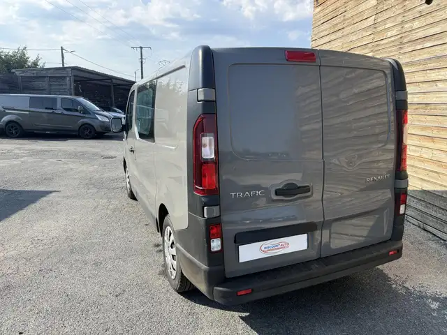 Renault Trafic view 3