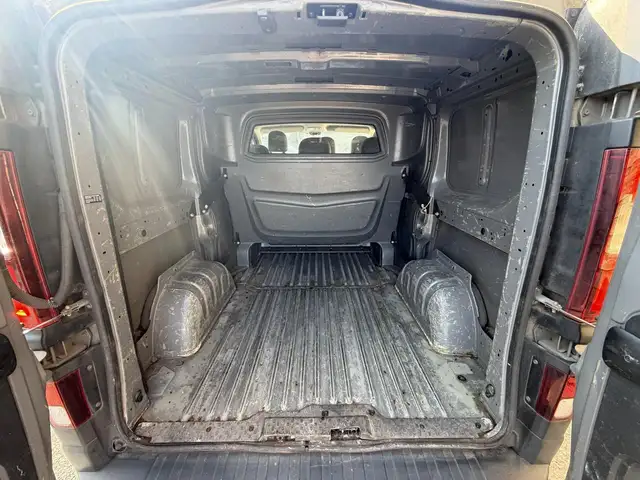 Renault Trafic view 6