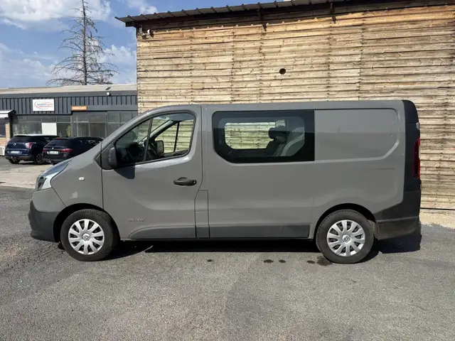 Renault Trafic view 2