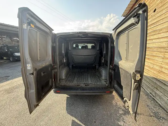 Renault Trafic view 5