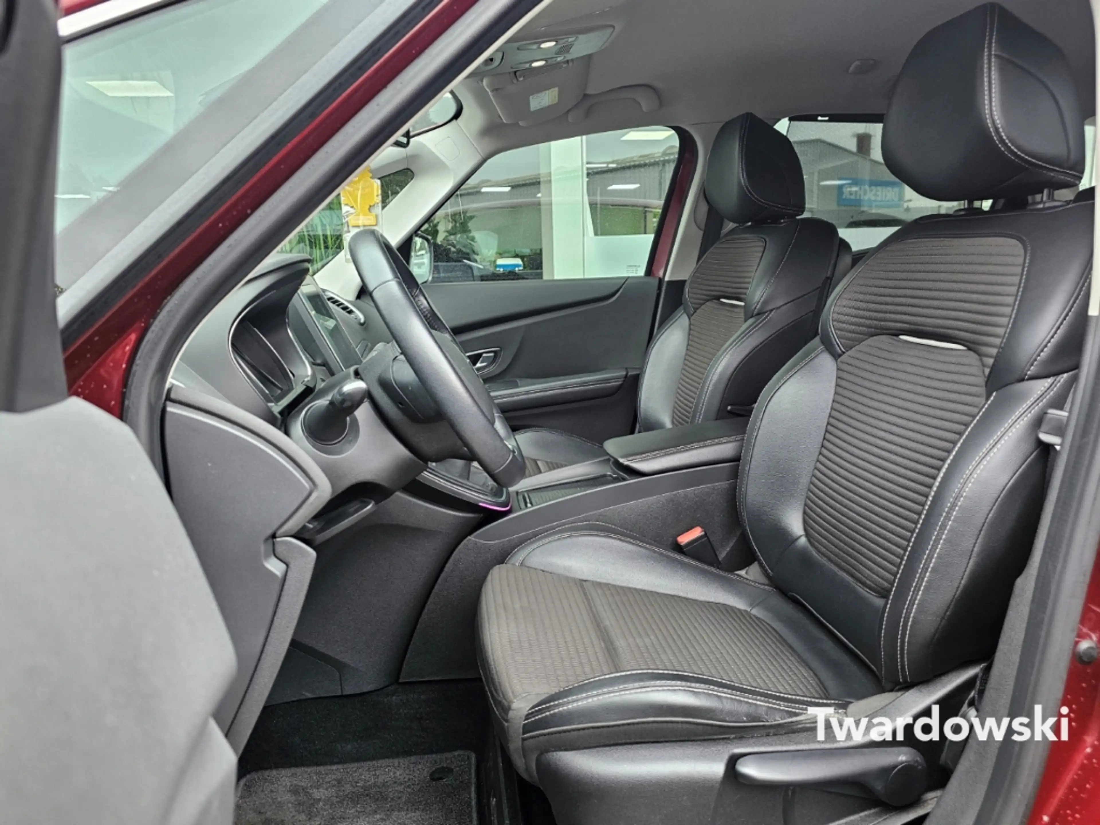 Renault Scenic IV — photo 10