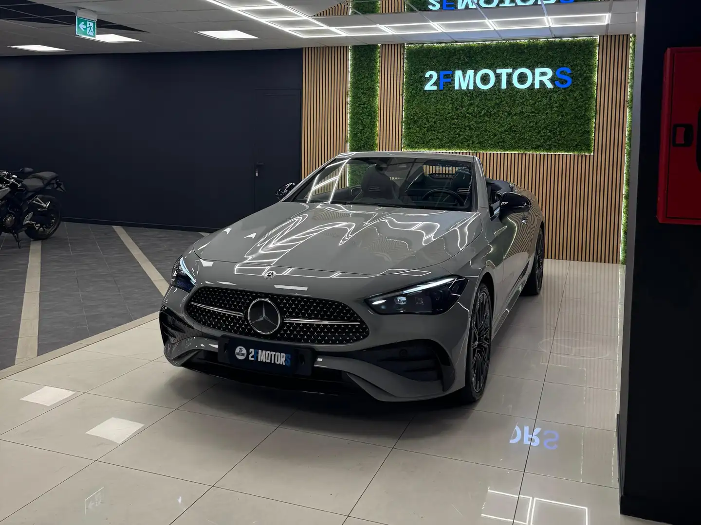 Mercedes-Benz CLE 300 Cabrio AMG Line Premium Plus 4matic auto Grigio - 2