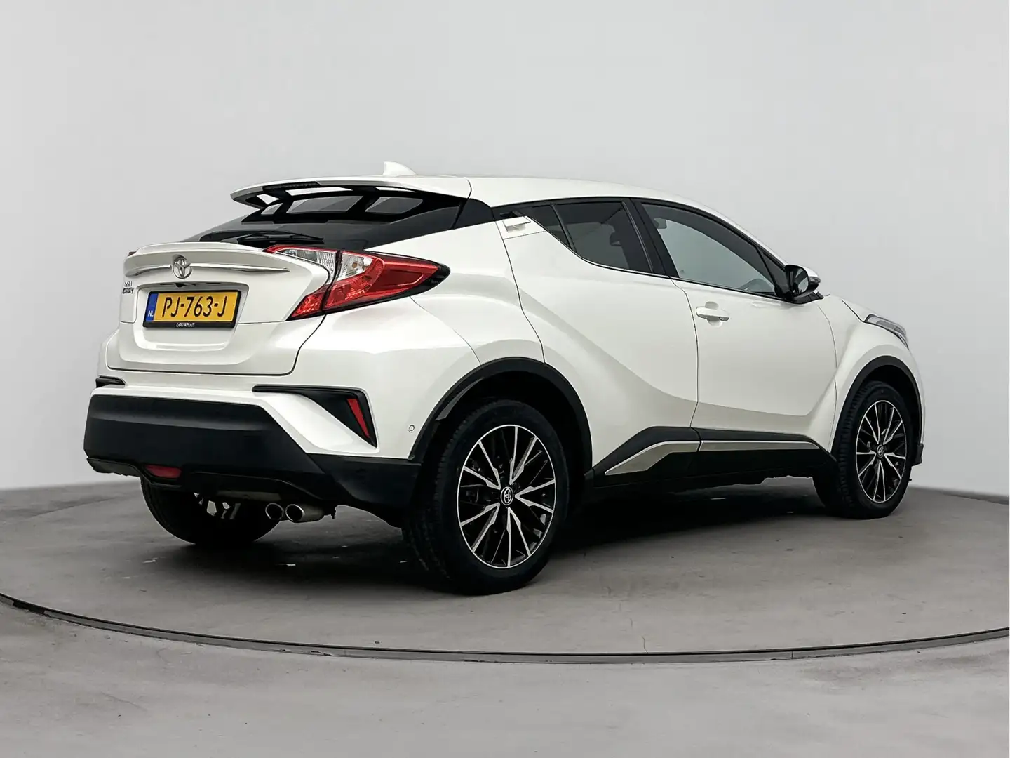 Toyota C-HR 1.2 Executive NL-Auto | Climate Control | Cruise C Wit - 2