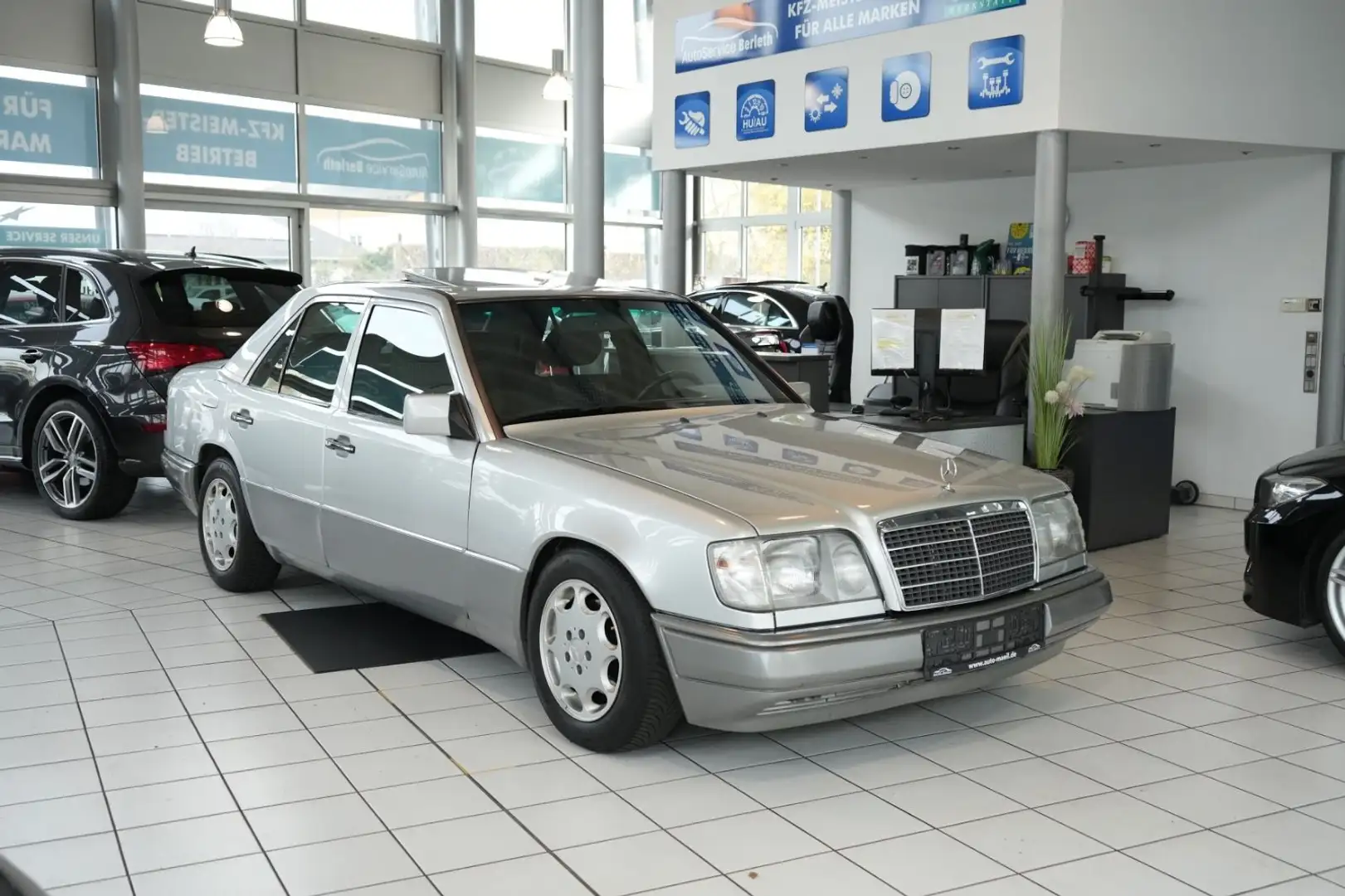 Mercedes-Benz 280 E Limousine W124 Automatik *1.Hand Silber - 1
