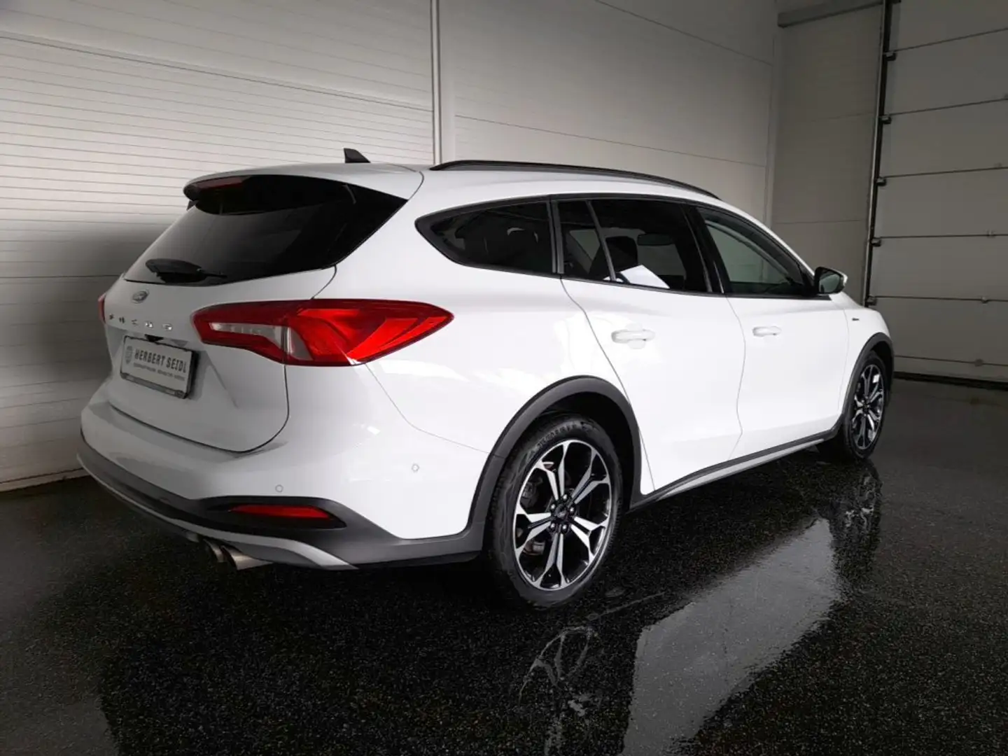 Ford Focus Turnier Active 2.0 EcoBlue ST-Line *VOLL-LED / NAVI / ACC / KAMERA / VERKEHRSZEICHENERKENNUNG / E-KLAPPE* Weiß - 2